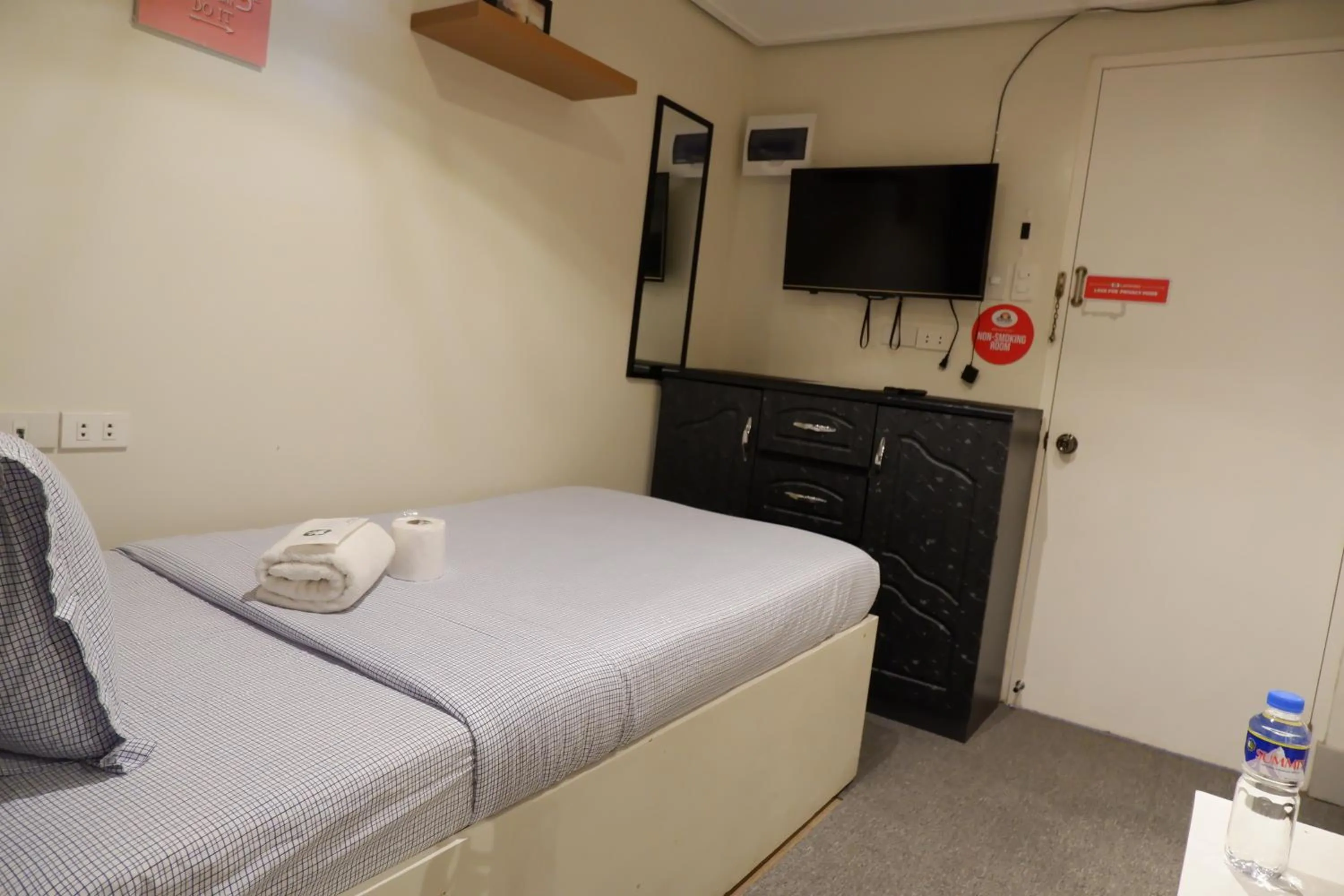 Bed in Sunset View Ridge Residences