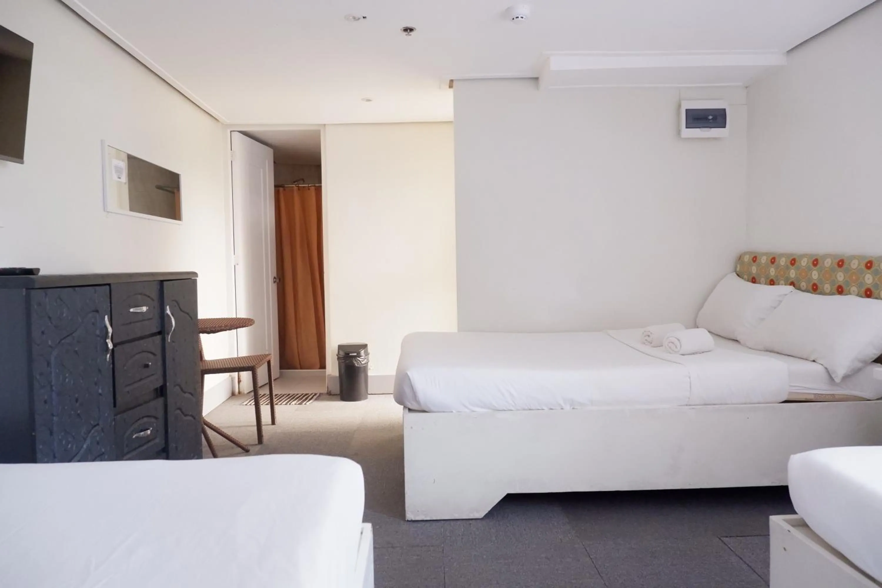 TV and multimedia, Bed in Sunset View Ridge Residences