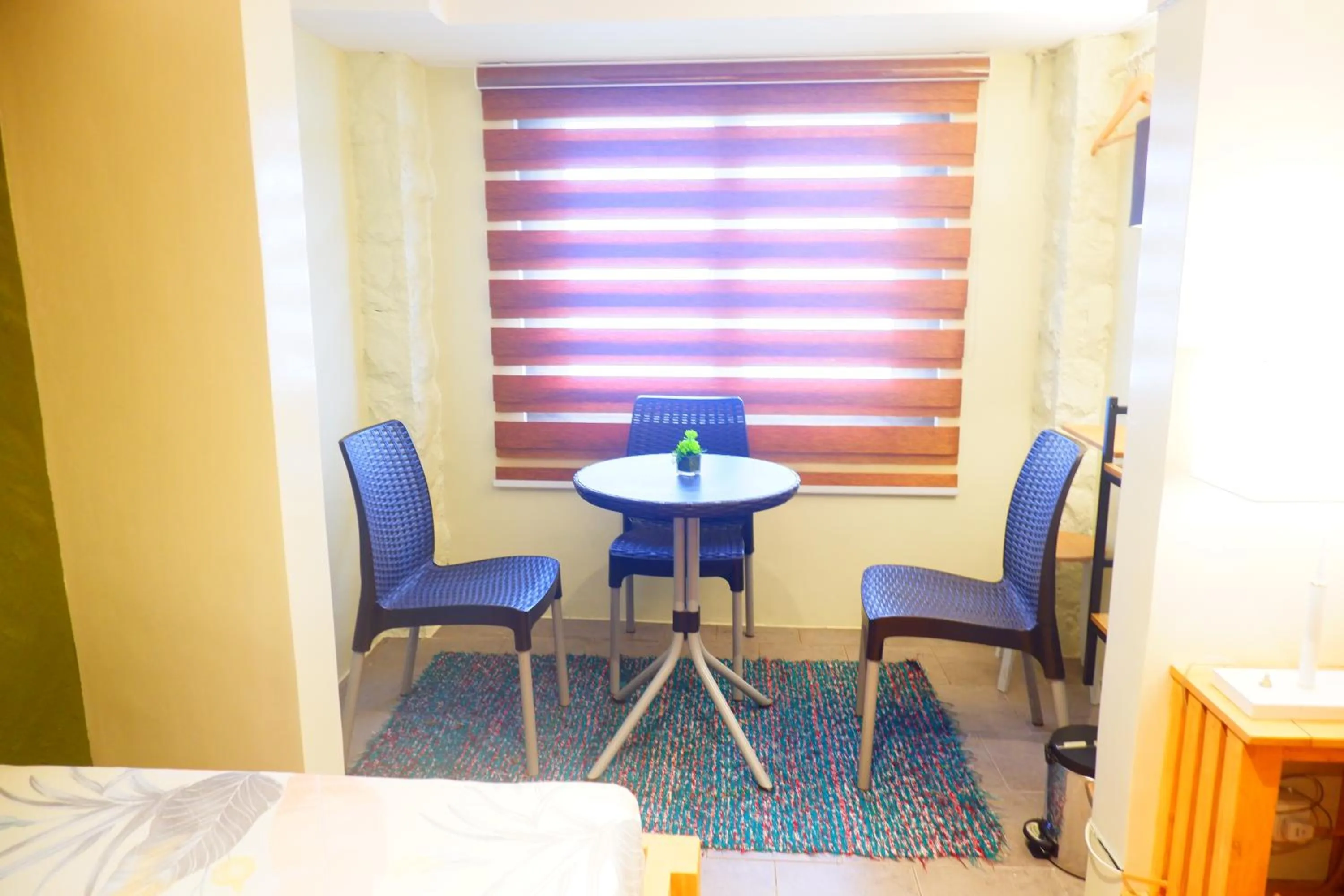 Seating area in Sunset View Ridge Residences