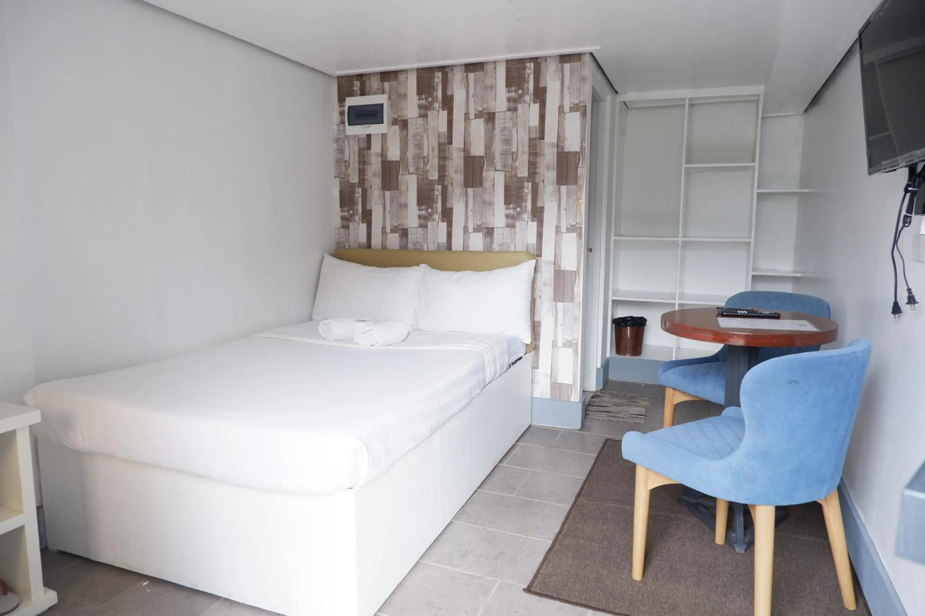 Bed in Sunset View Ridge Residences