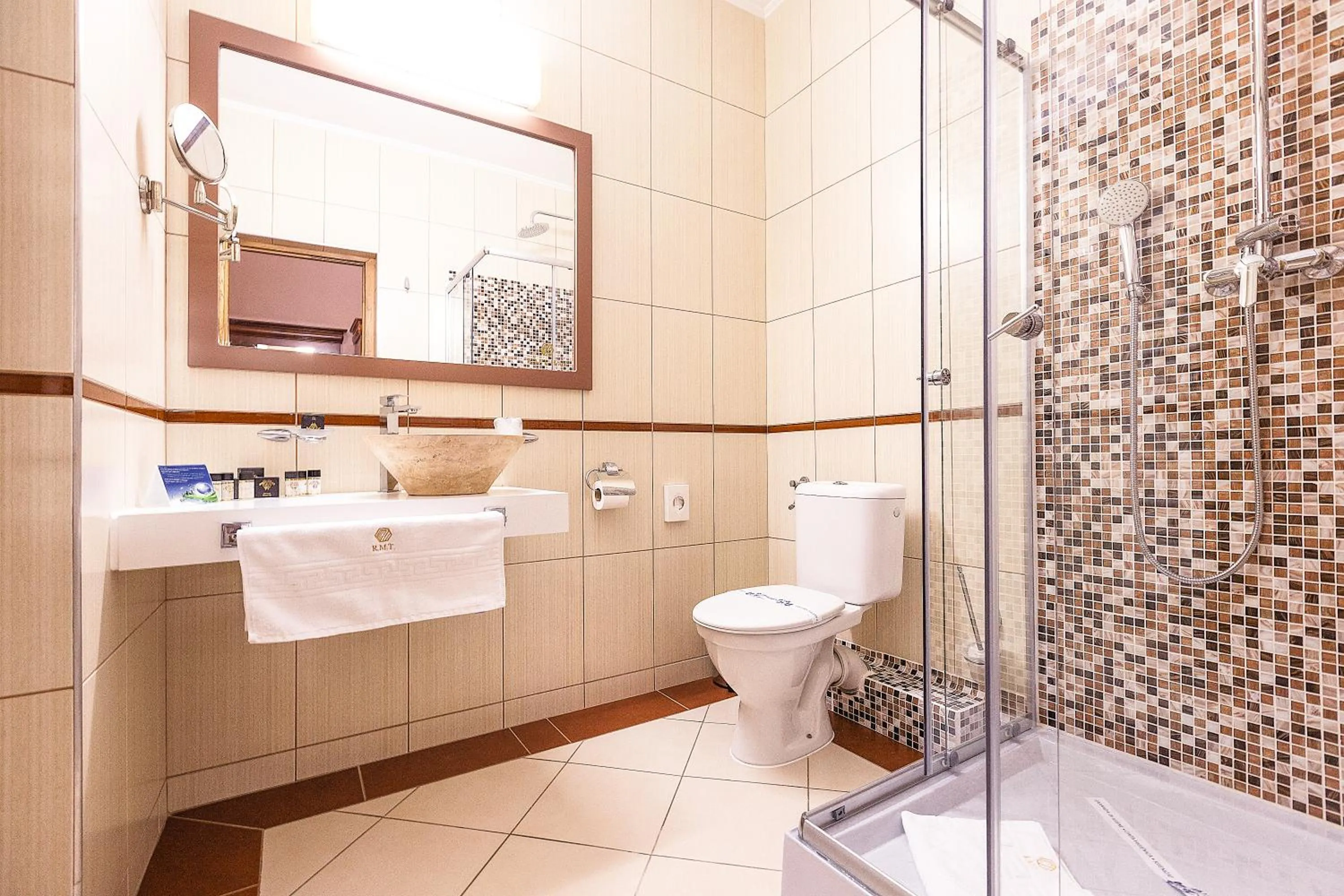 Shower in Hotel Athos R.M.T.