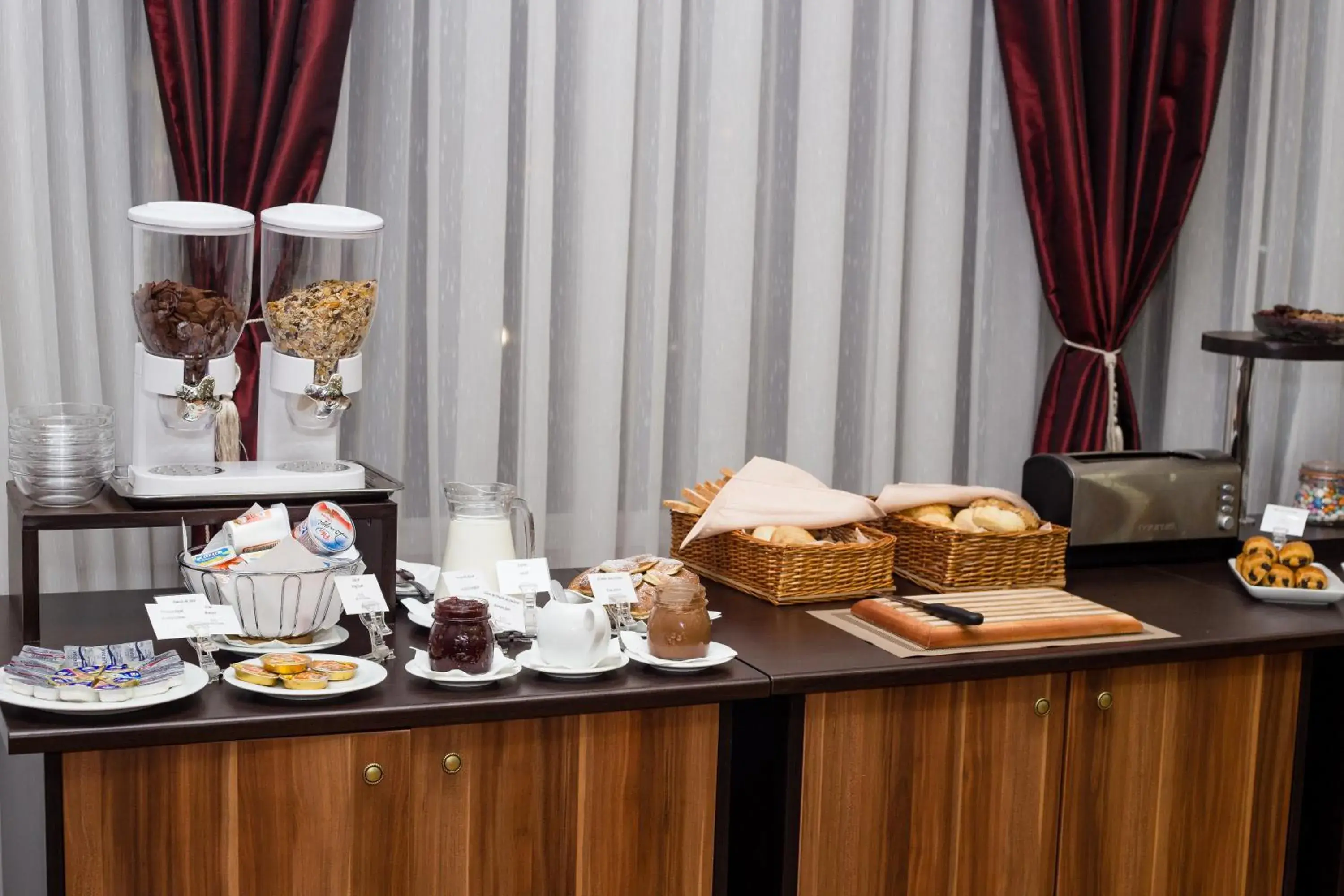 Breakfast in Hotel Athos R.M.T. Breakfast in Hotel Athos R.M.T.