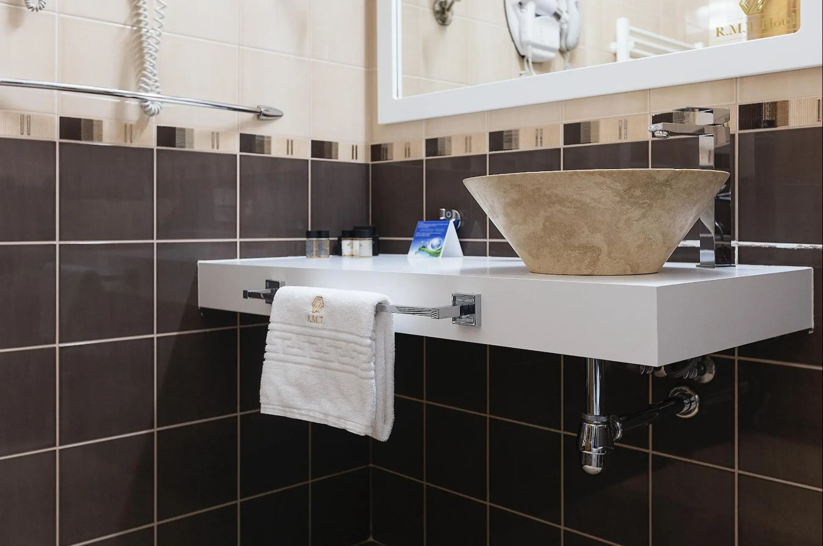 Bathroom in Hotel Athos R.M.T. Bathroom in Hotel Athos R.M.T.