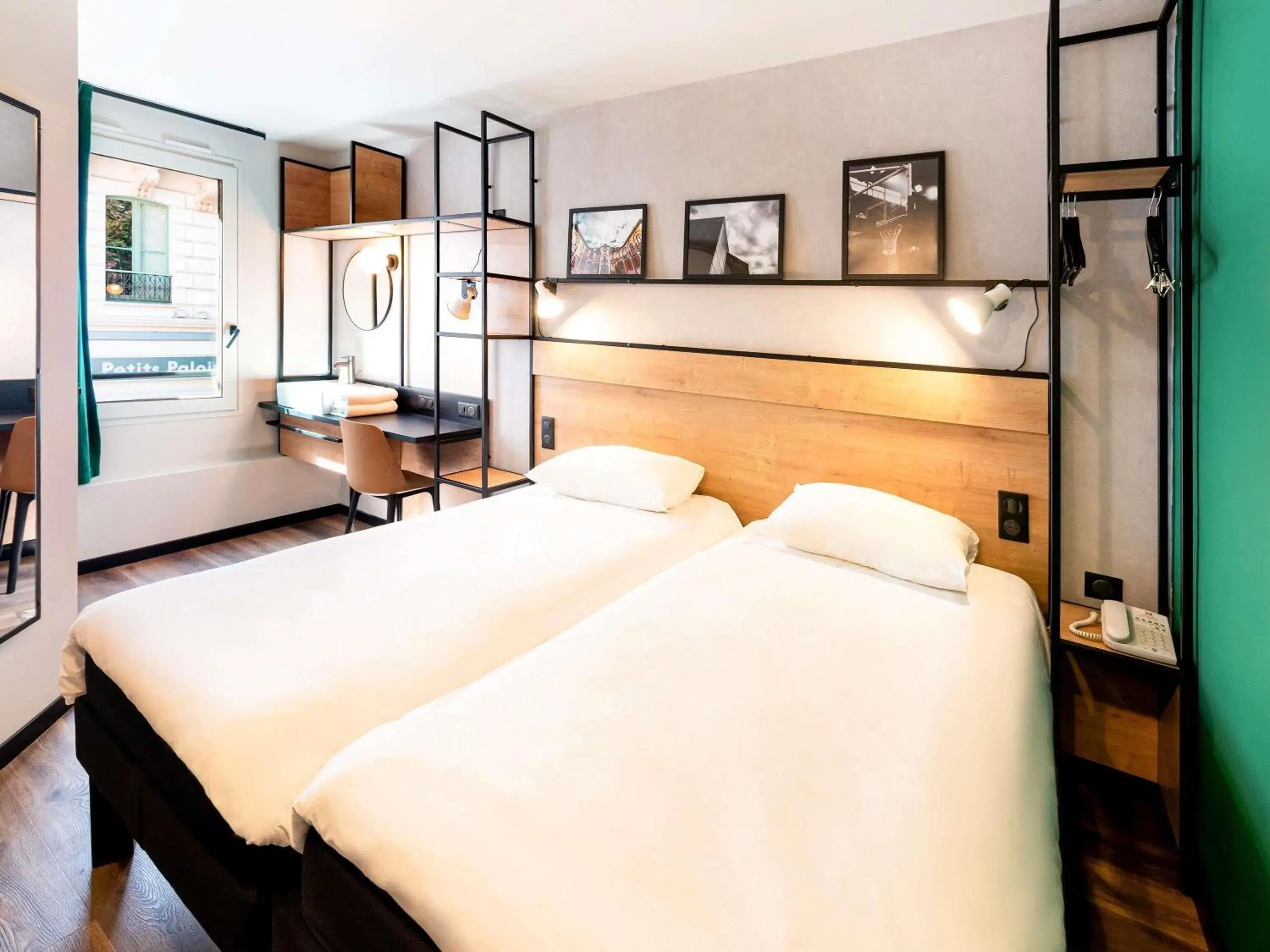 Property building, Bed in Ibis Pau Centre Property building, Bed in Ibis Pau Centre