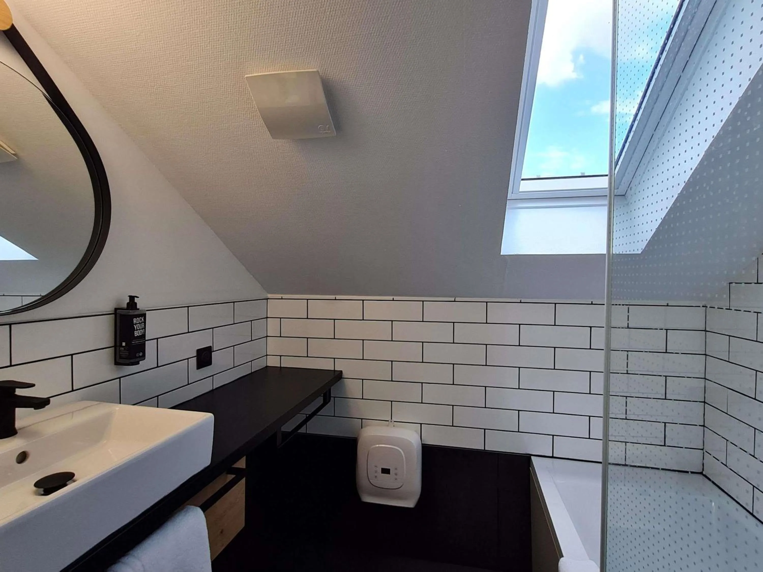 Bedroom in Ibis Pau Centre