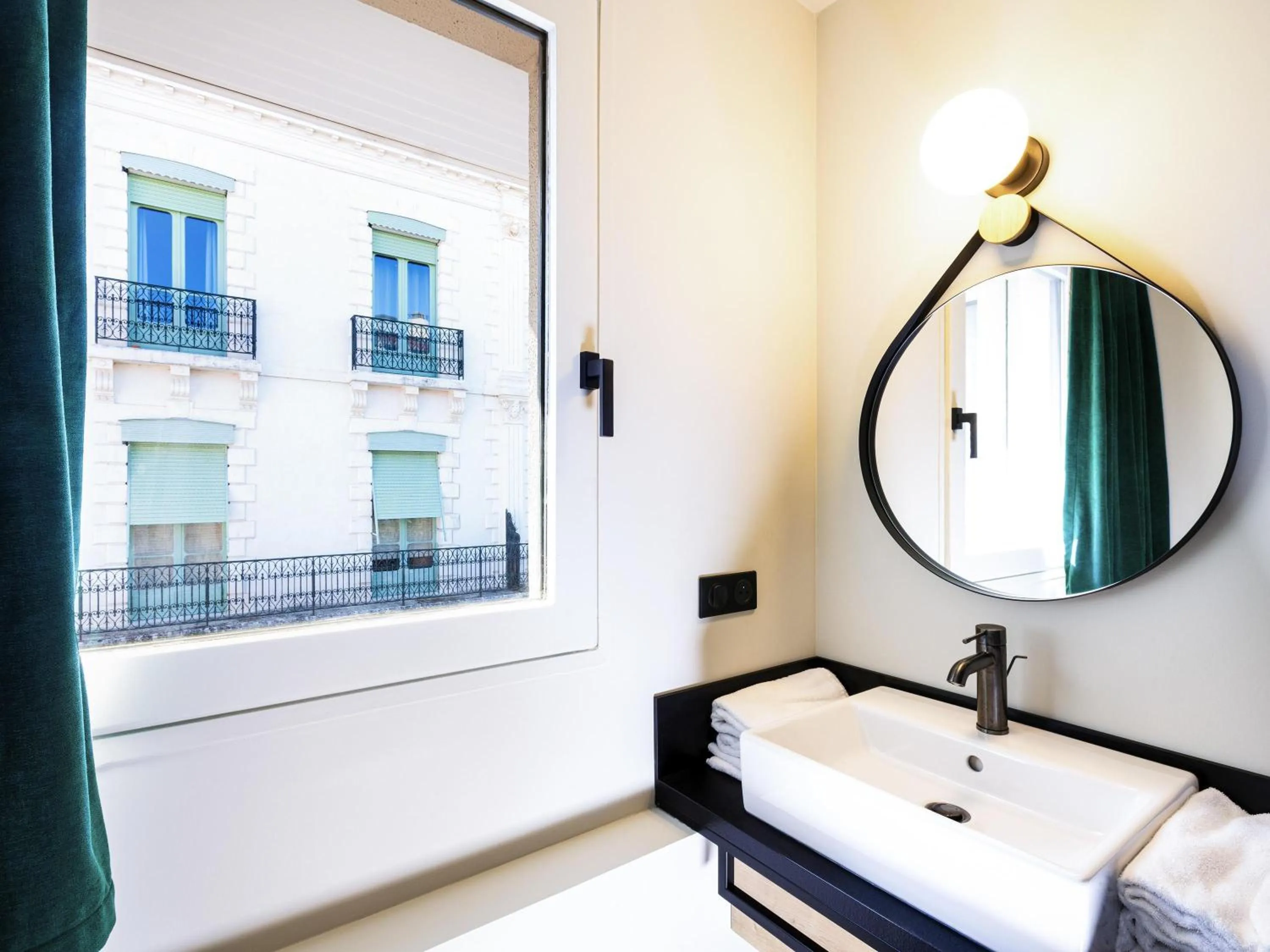 Bedroom in Ibis Pau Centre