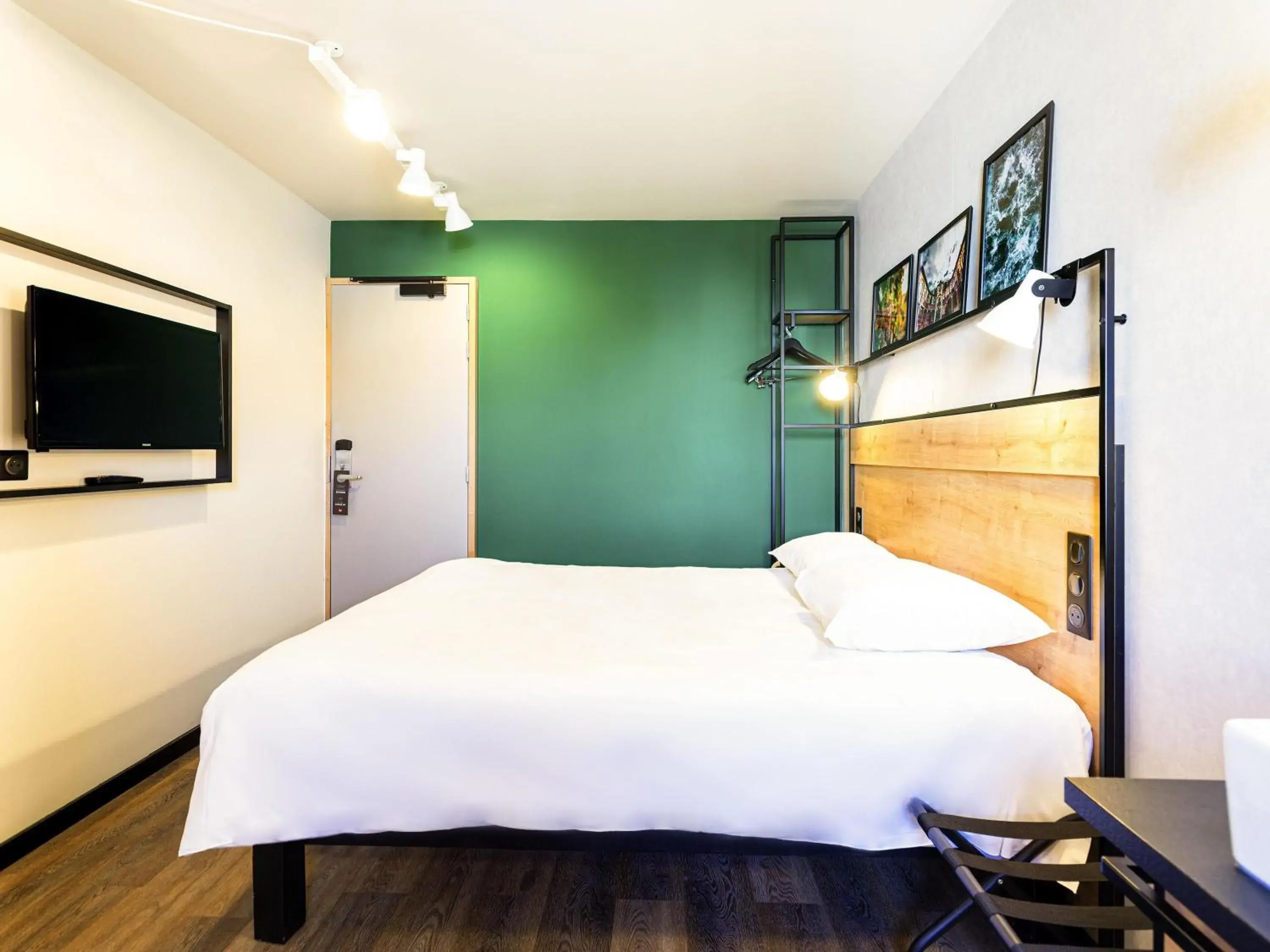 Bedroom, Bed in Ibis Pau Centre Bedroom, Bed in Ibis Pau Centre