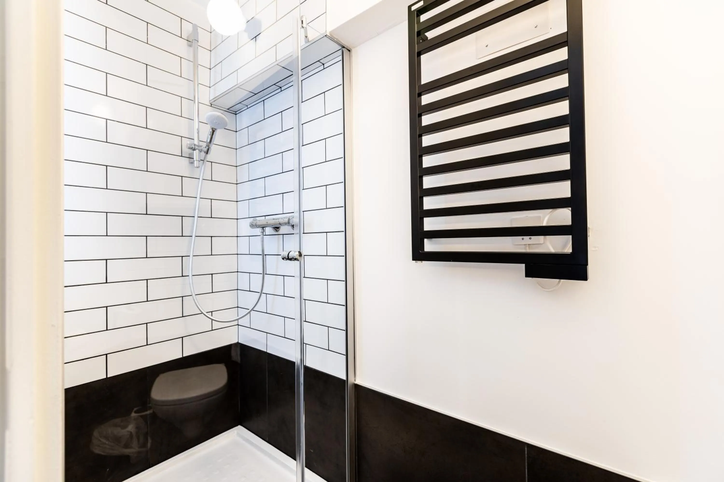 Bathroom in Ibis Pau Centre