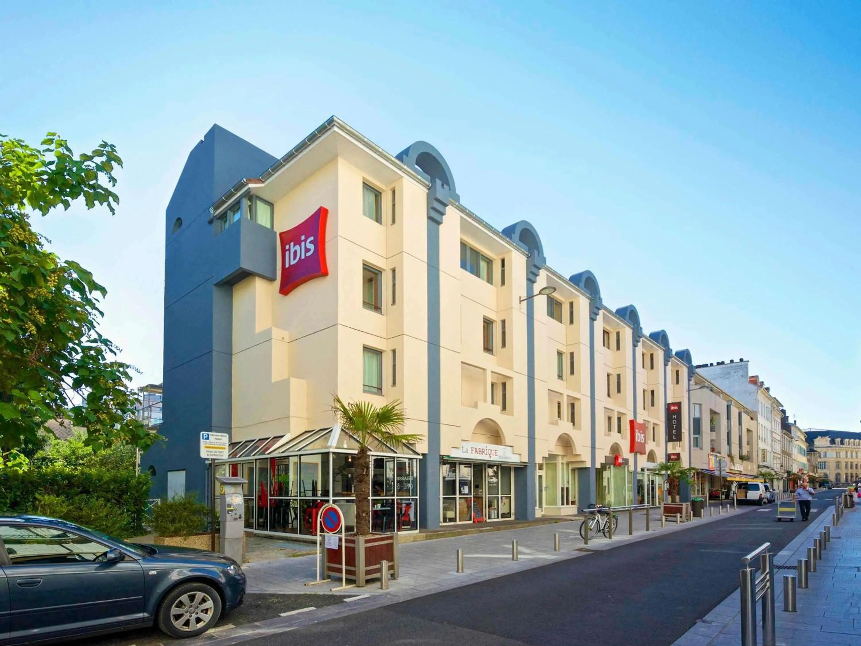 Property building in Ibis Pau Centre