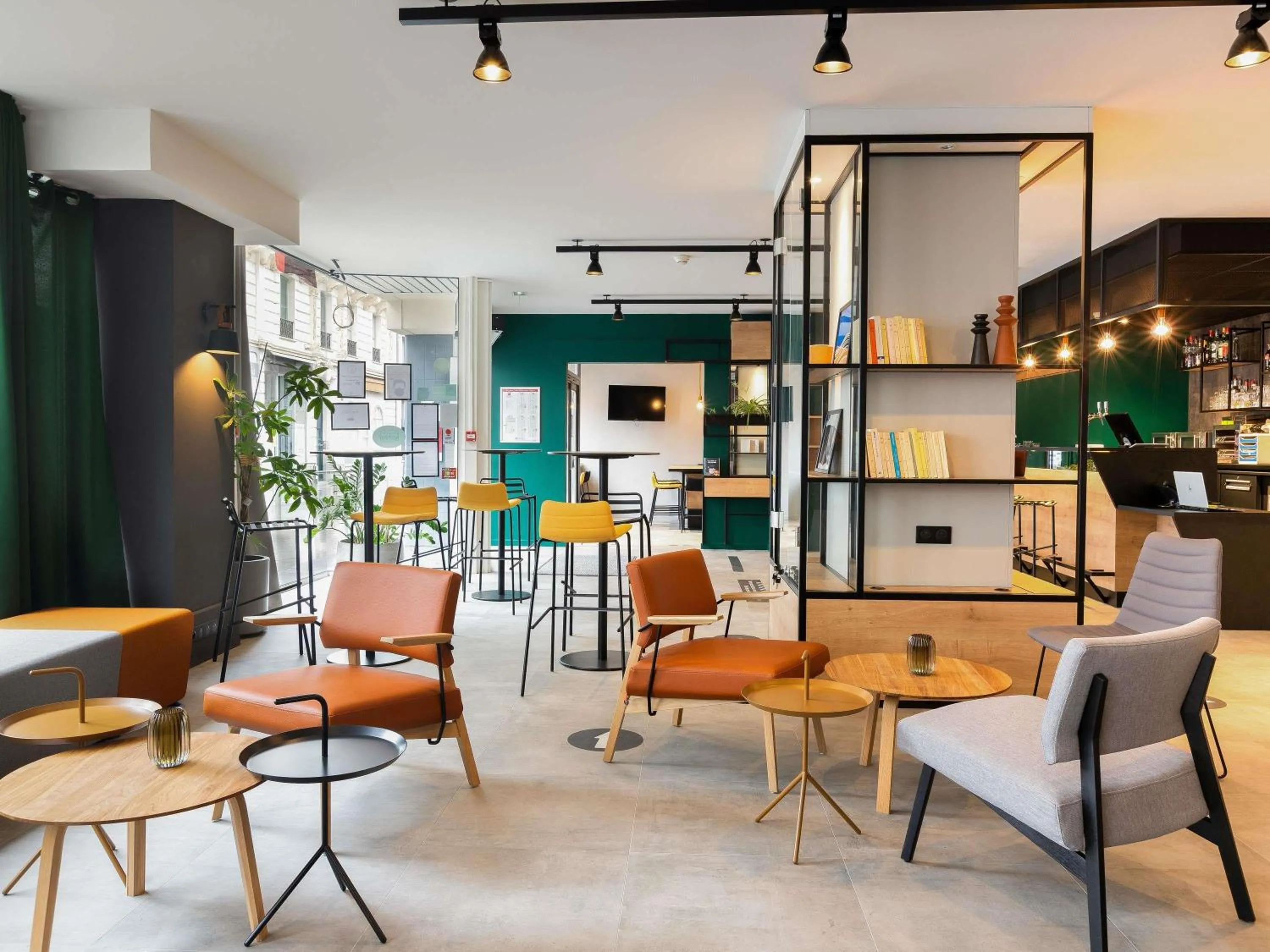 Property building in Ibis Pau Centre