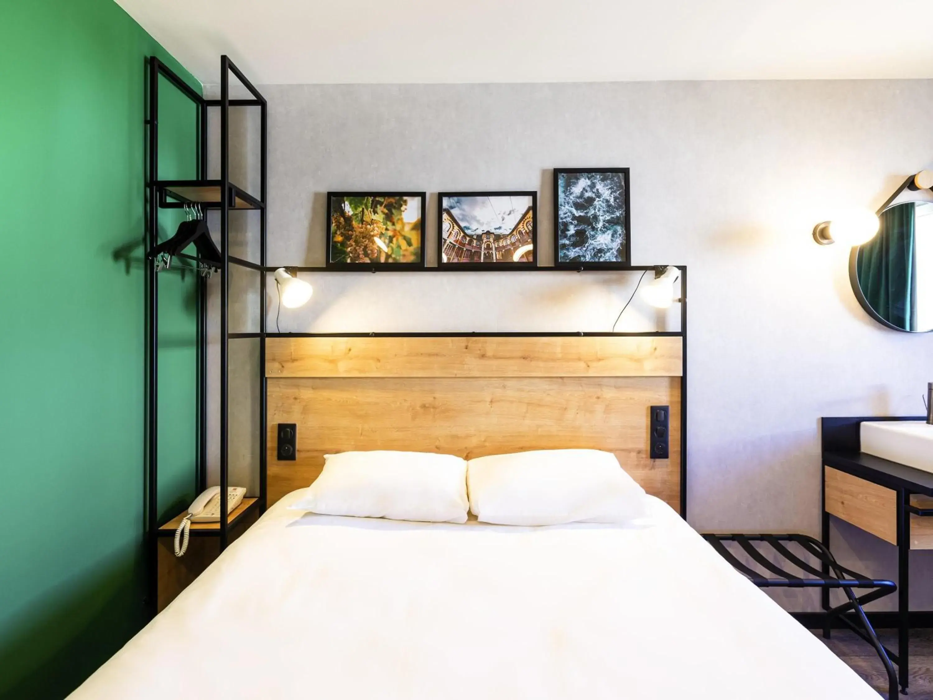 Bedroom, Bed in Ibis Pau Centre Bedroom, Bed in Ibis Pau Centre