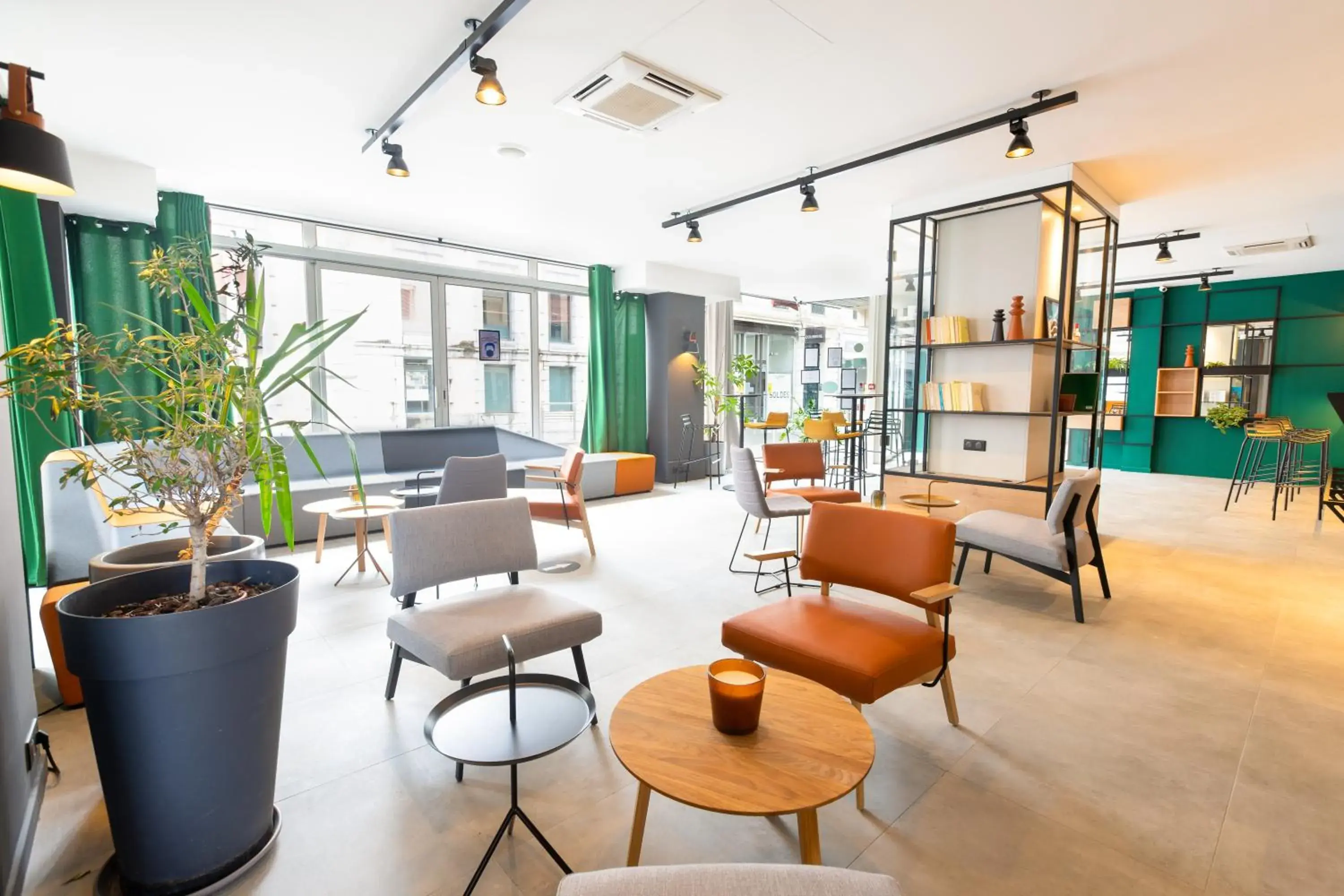 Lobby or reception in Ibis Pau Centre Lobby or reception in Ibis Pau Centre