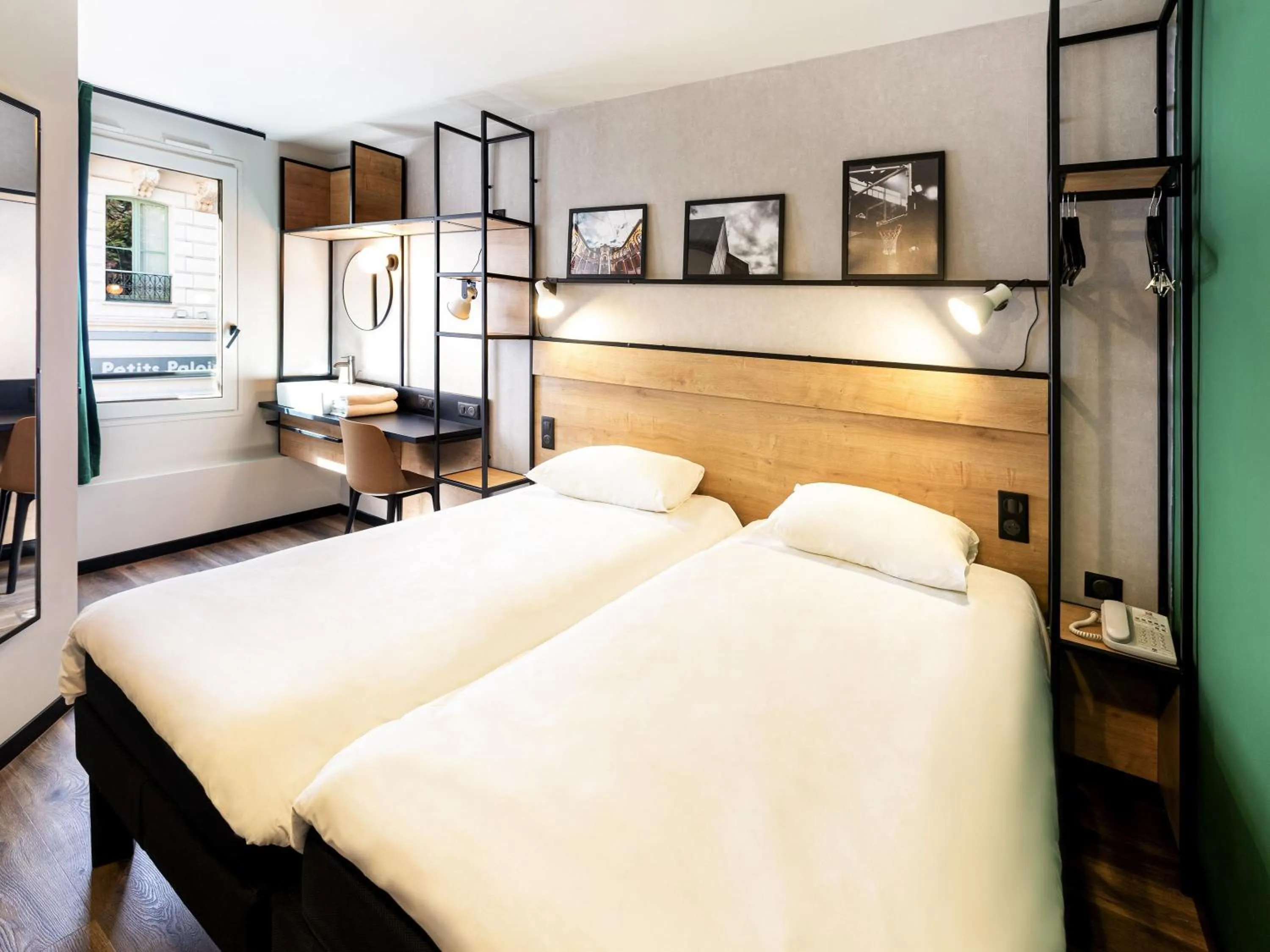 Bedroom, Bed in Ibis Pau Centre