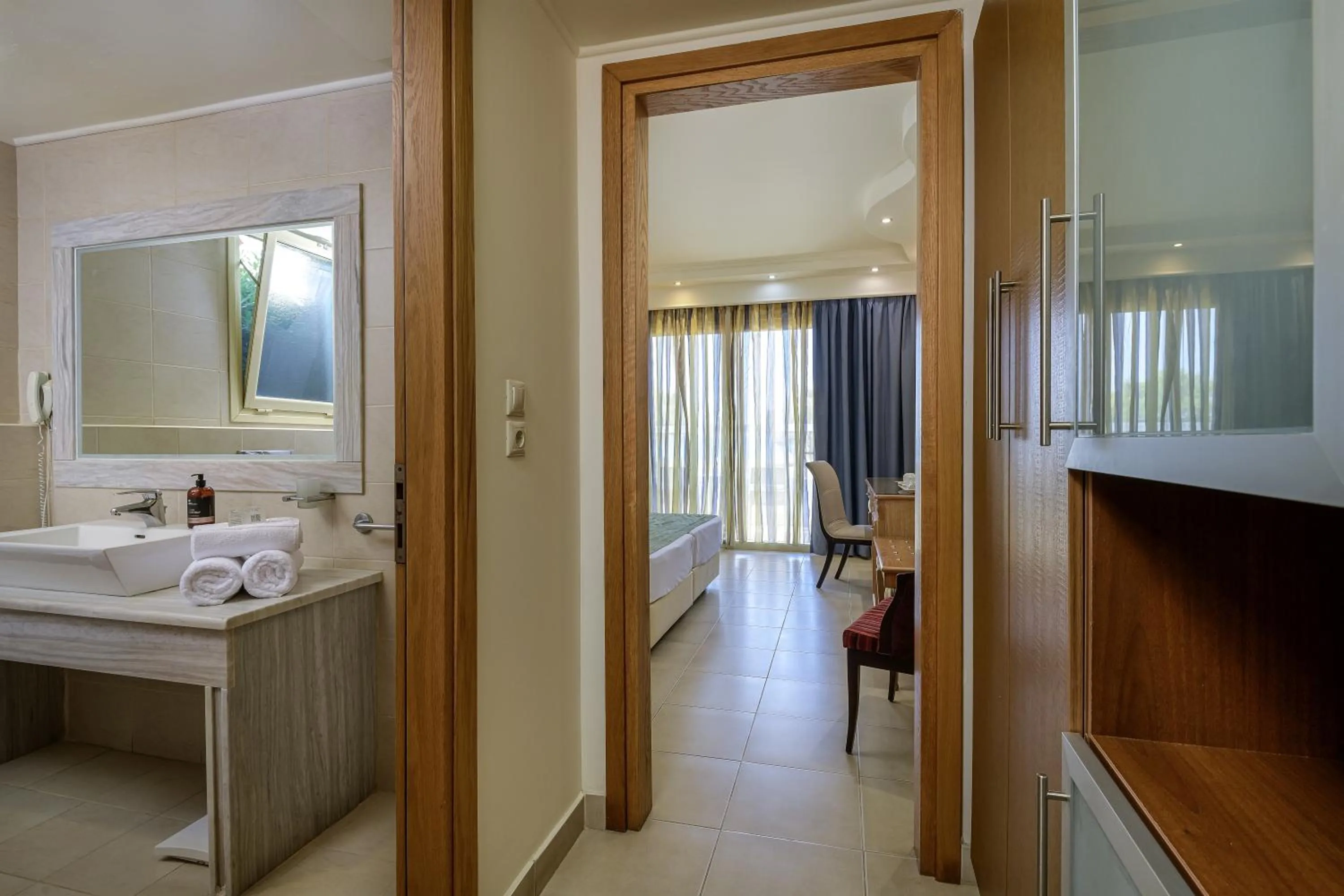 Bed in Natura Park Village Hotel & Spa