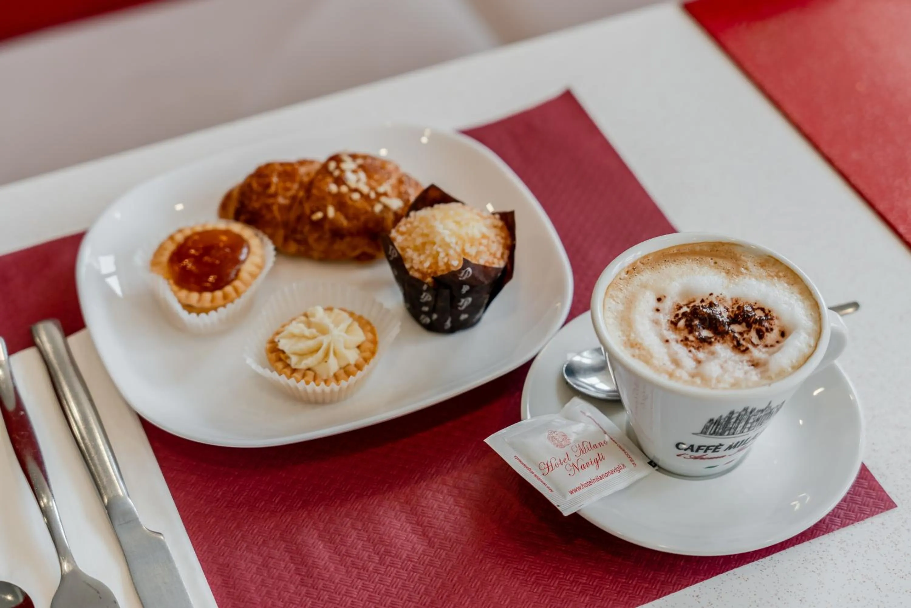 Food and drinks in Hotel Milano Navigli