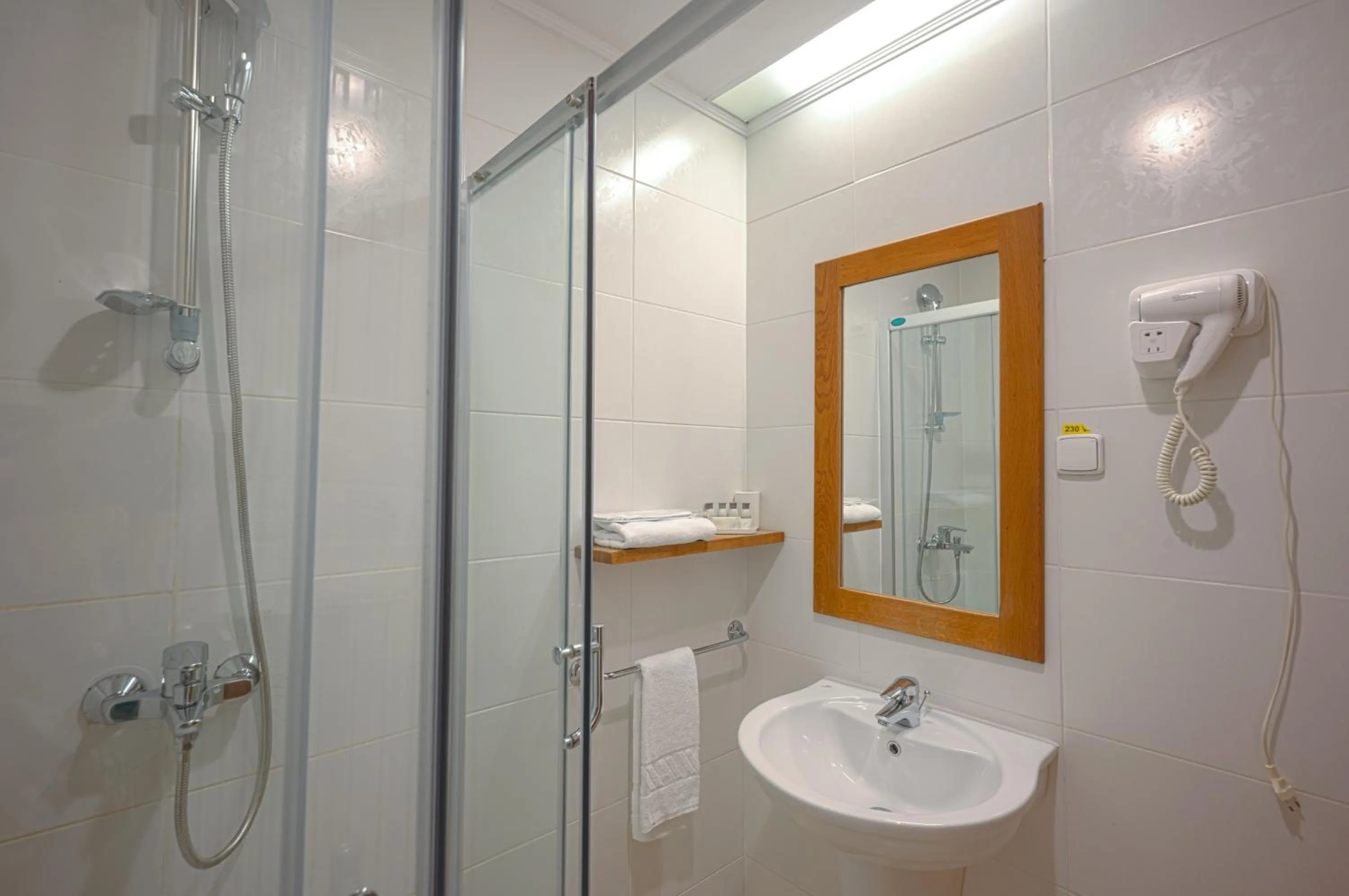 Shower in Rembrandt Old Town