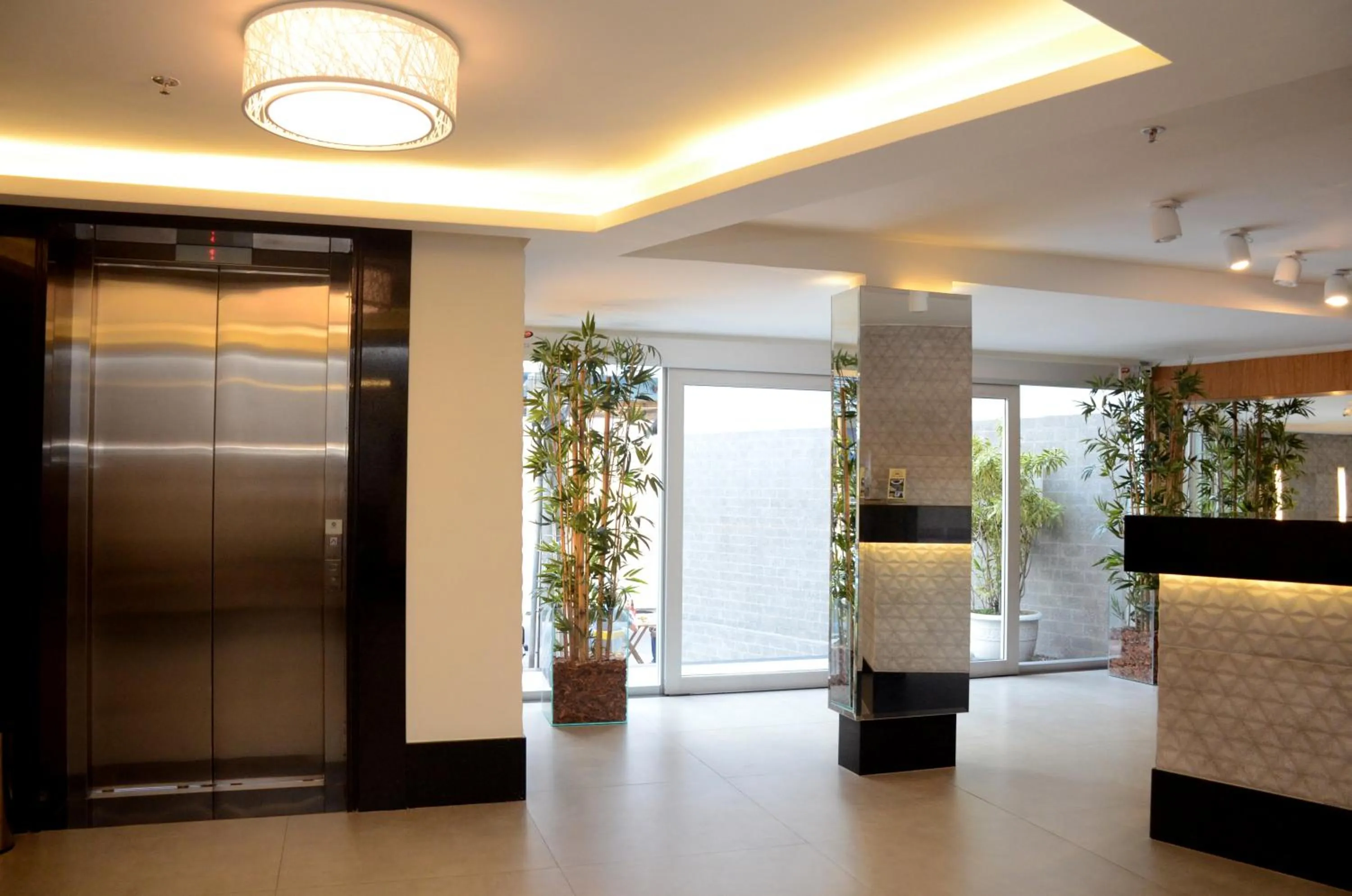 Day in Saionara Hotel