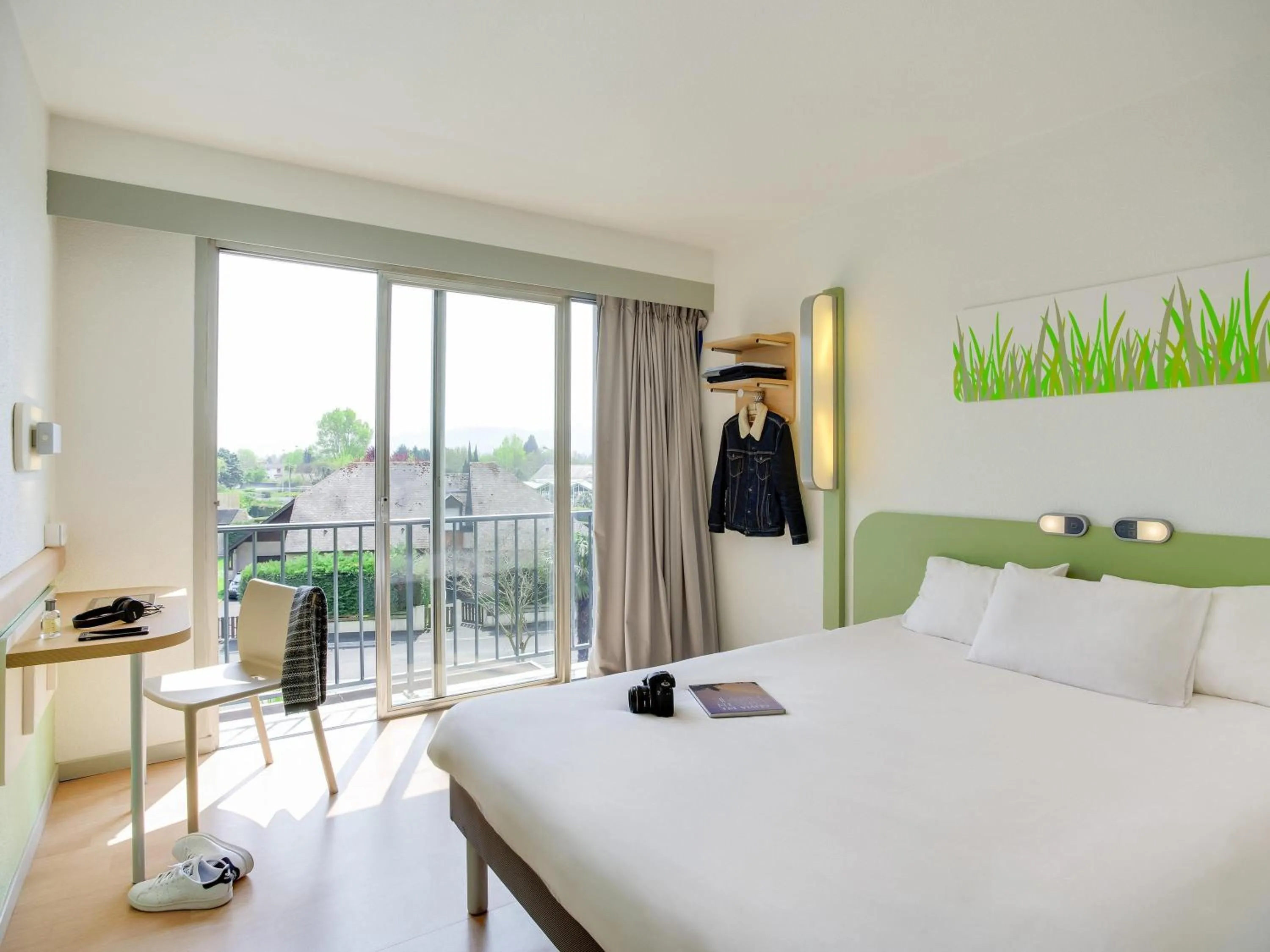 Bedroom, Bed in ibis budget Pau Lescar