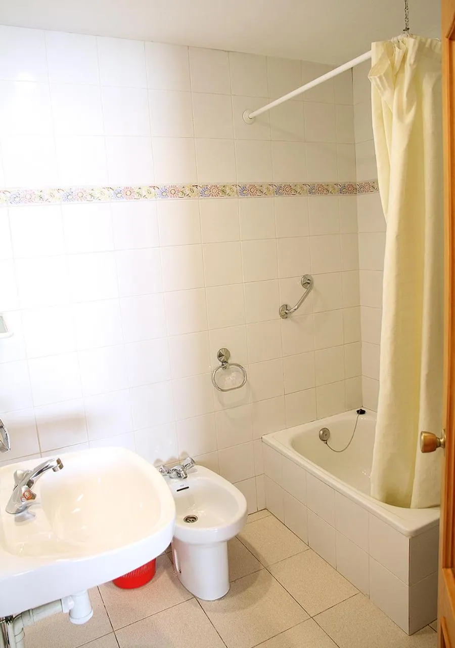 Shower in Hostal Fonda Prat