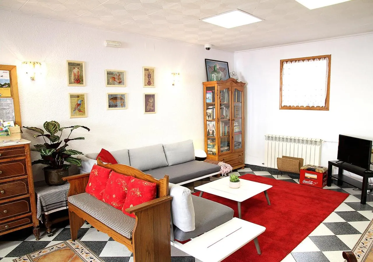 Communal lounge/ TV room in Hostal Fonda Prat
