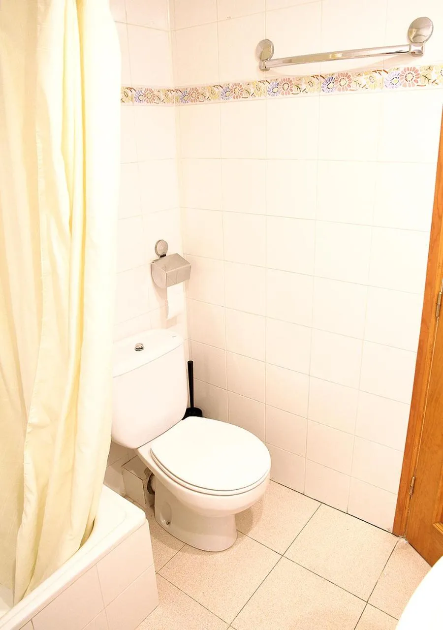 Shower in Hostal Fonda Prat