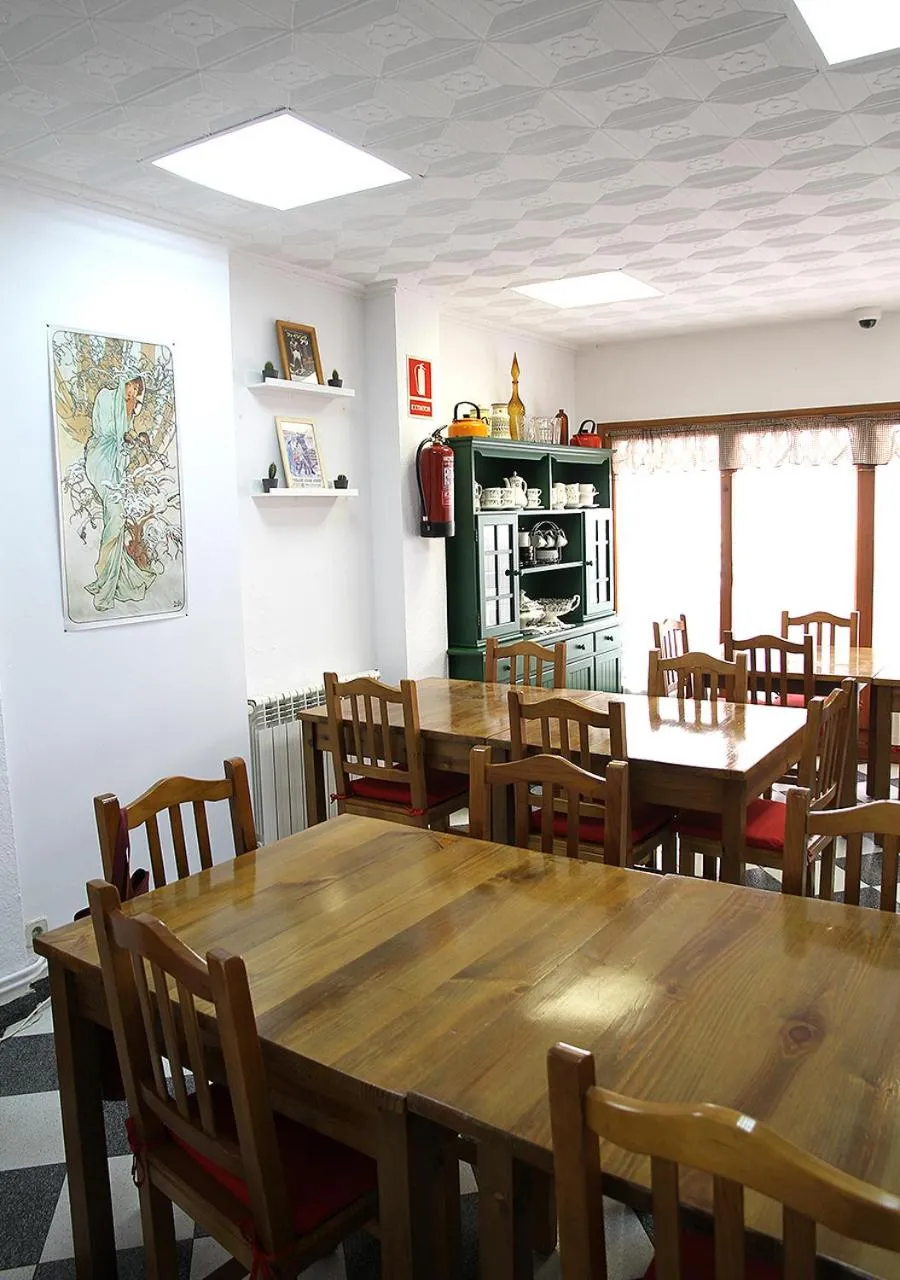 Communal lounge/ TV room in Hostal Fonda Prat
