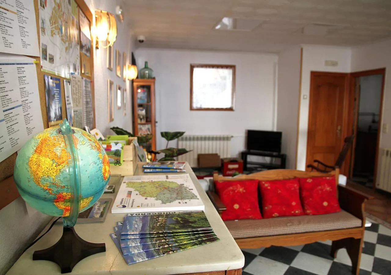 Communal lounge/ TV room in Hostal Fonda Prat