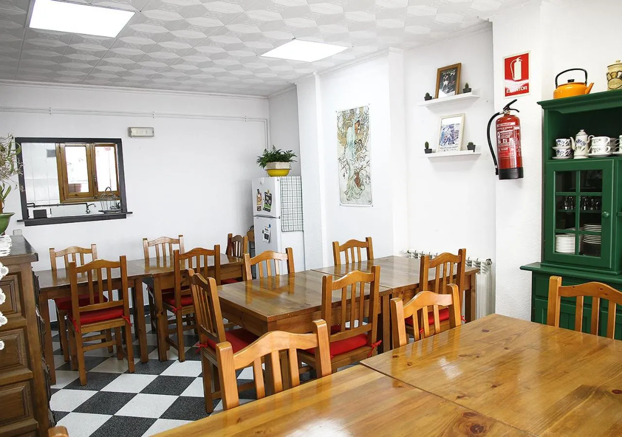 Communal lounge/ TV room in Hostal Fonda Prat