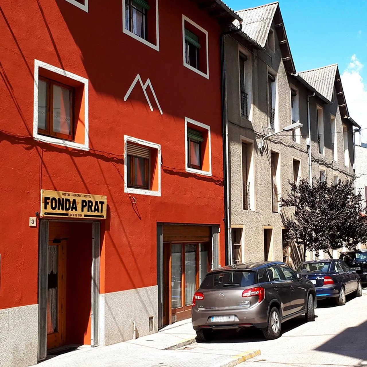 Property building in Hostal Fonda Prat