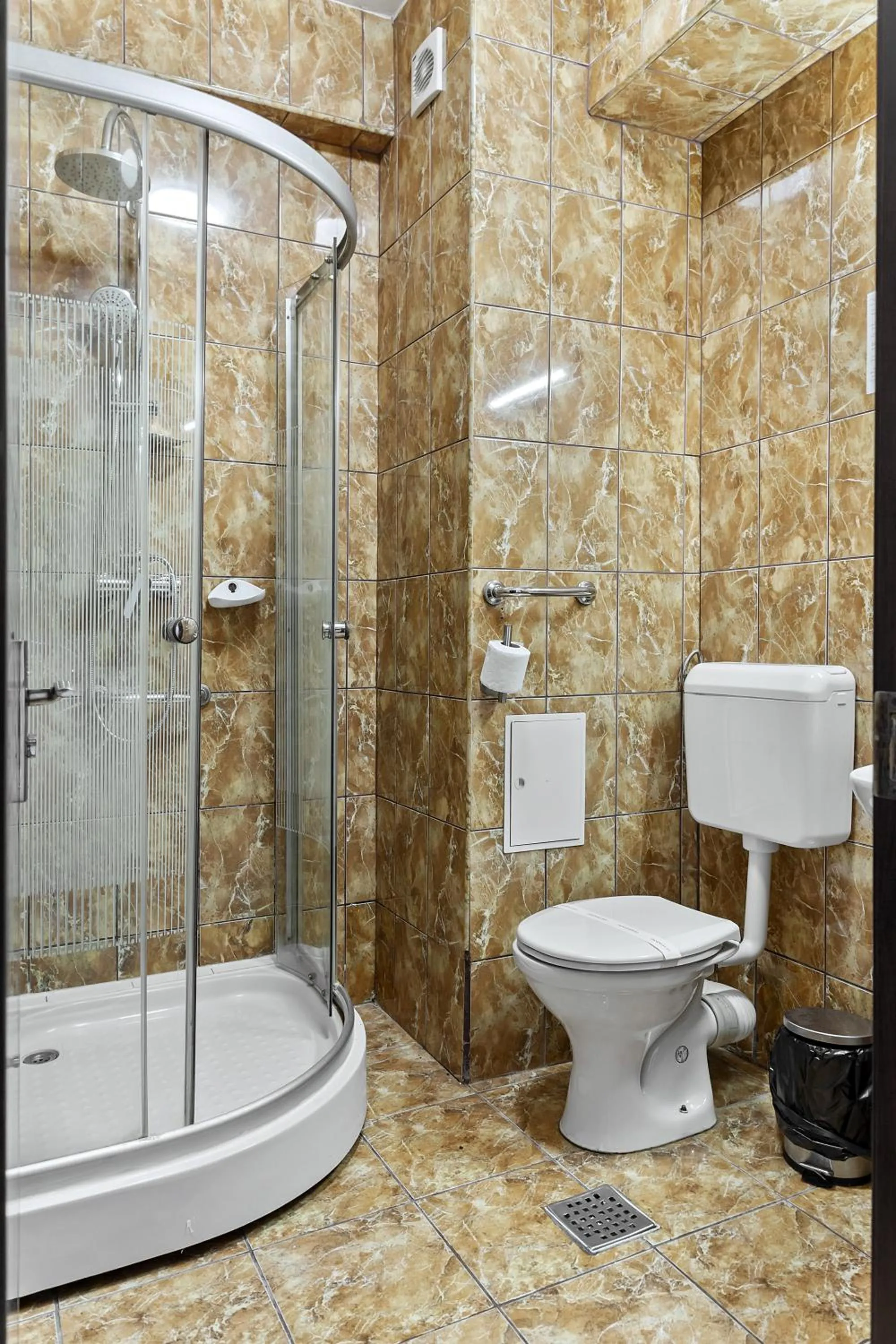 Bathroom in Lina Hotel