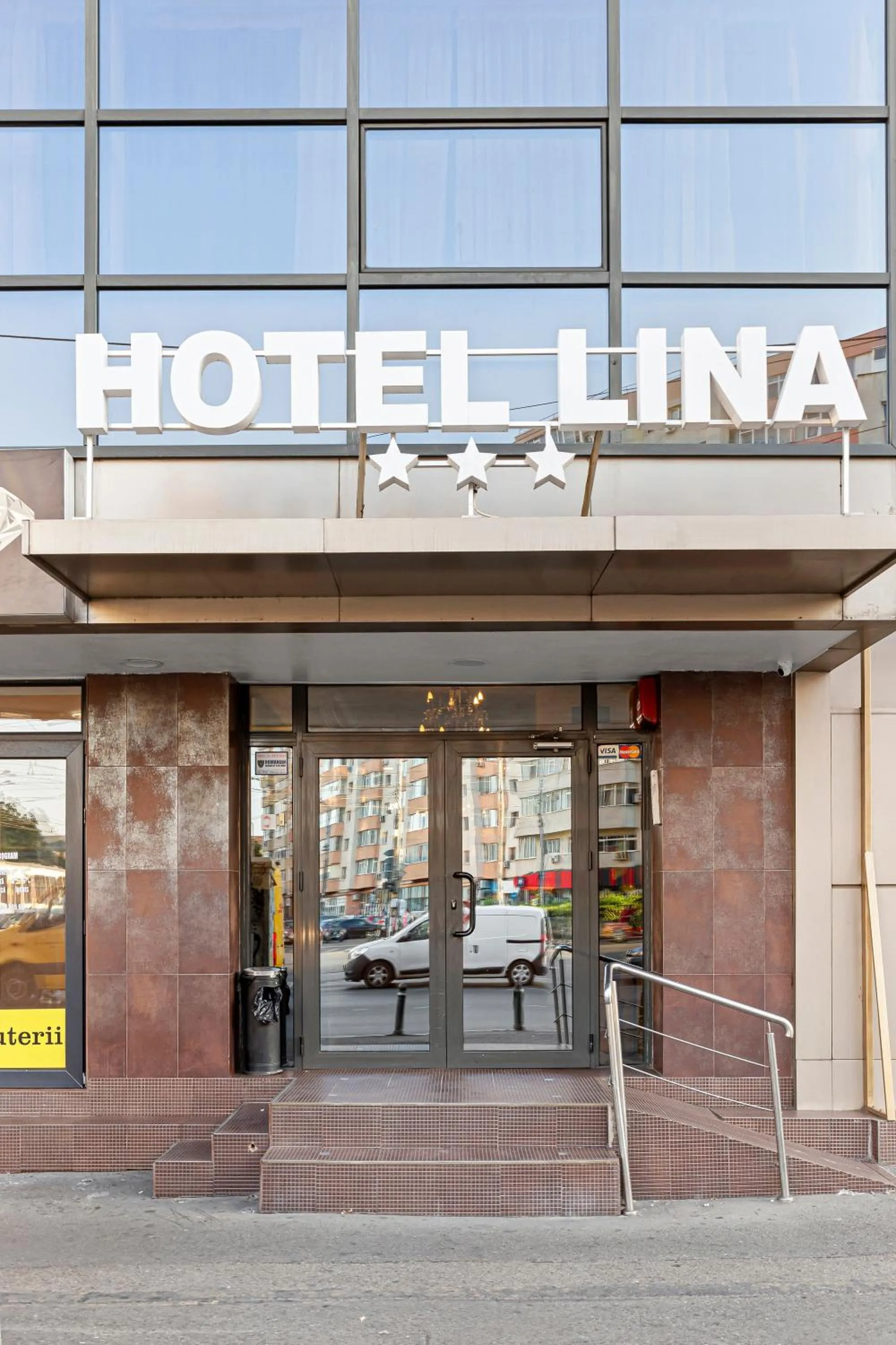 Facade/entrance in Lina Hotel