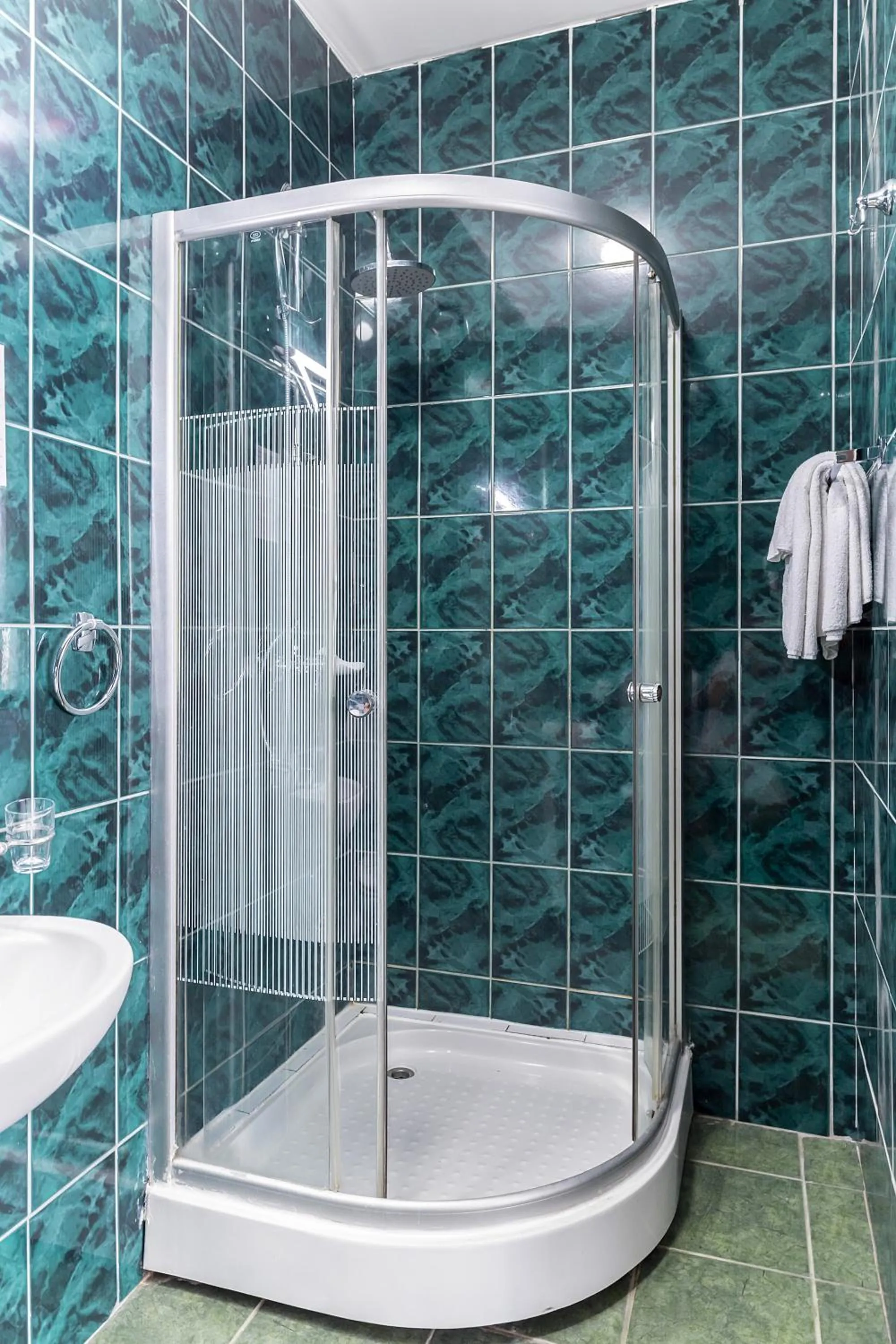 Shower in Lina Hotel