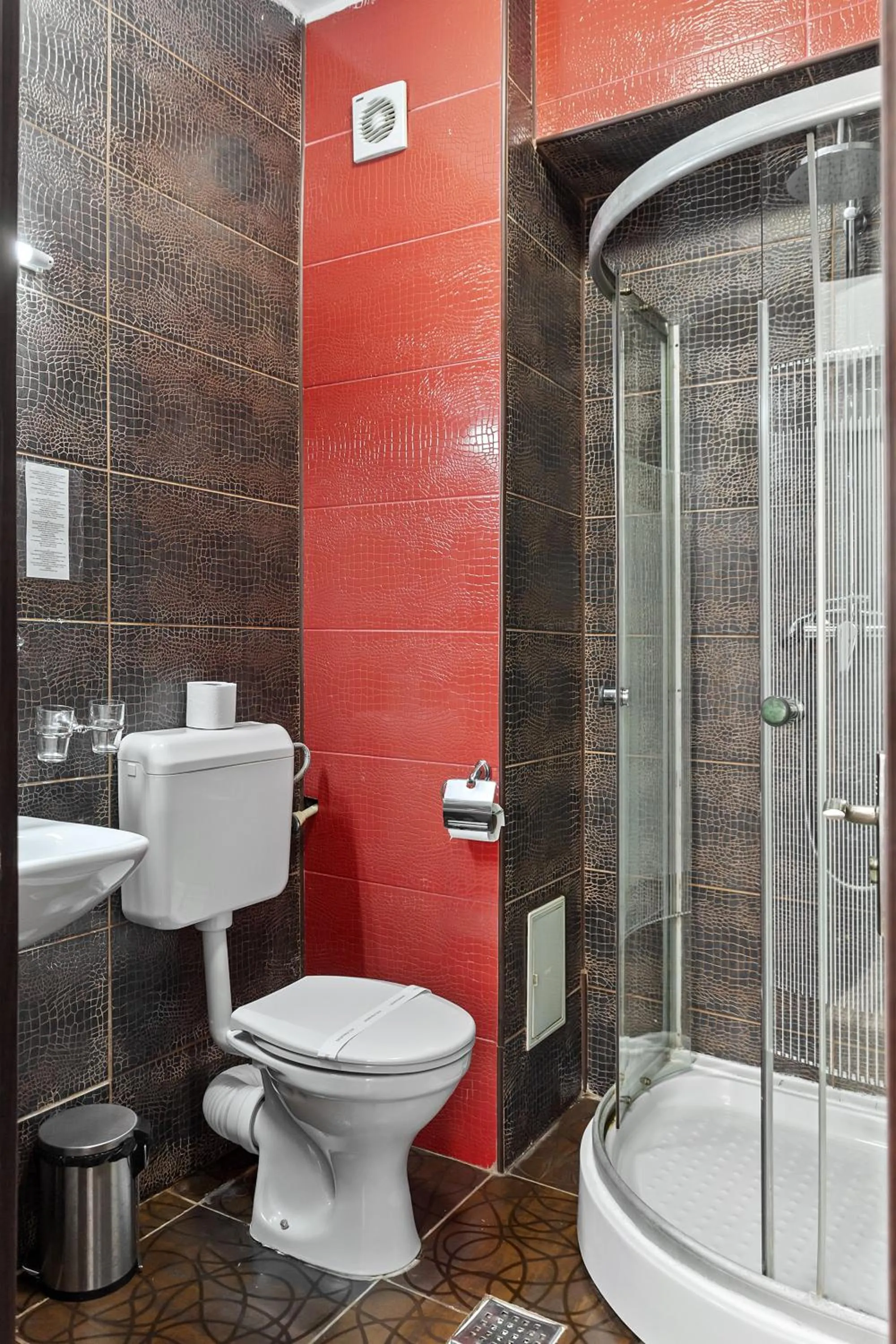 Shower in Lina Hotel