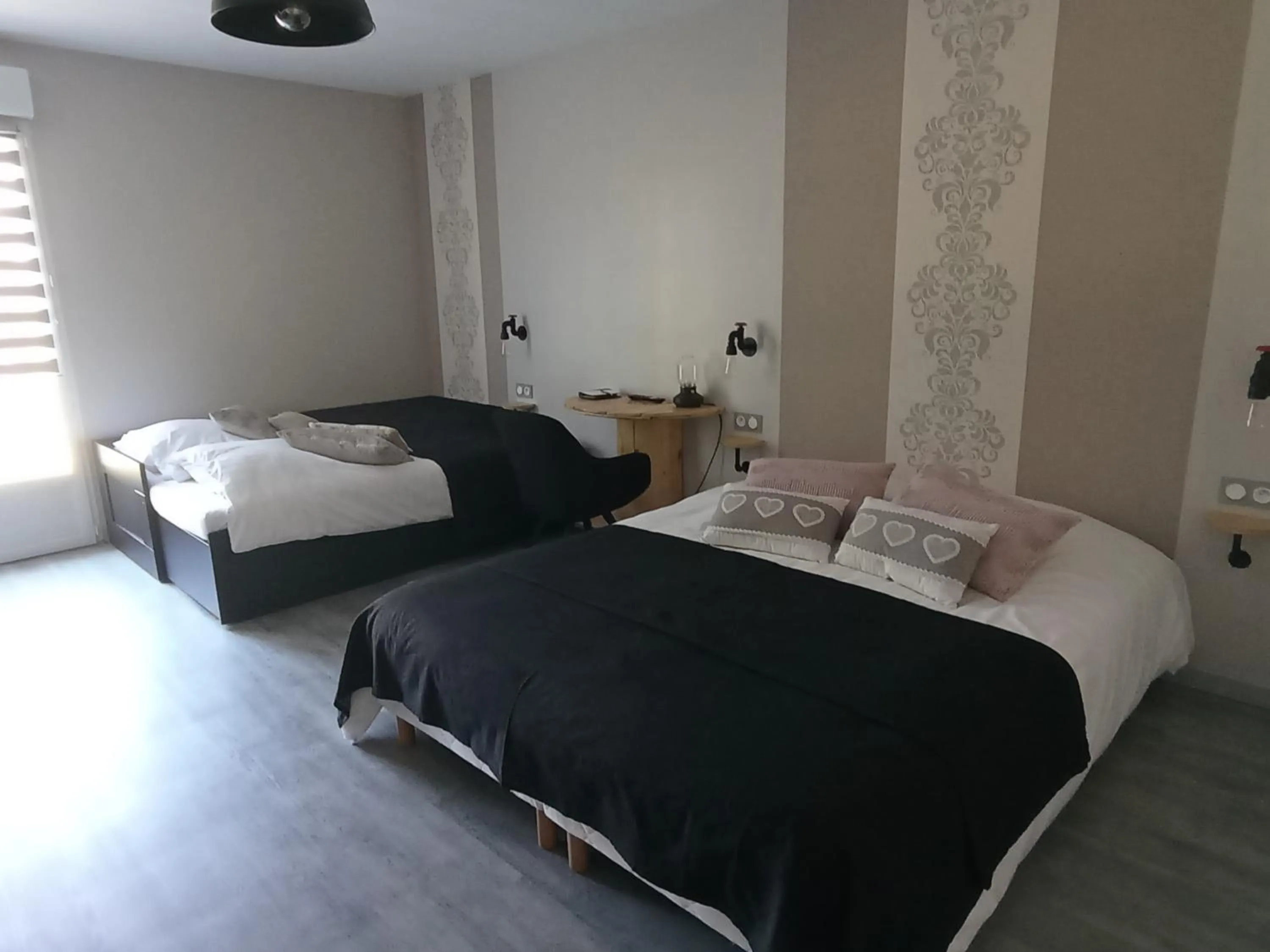 Photo of the whole room, Bed in Chambres et Tables d'hotes " O Doux Matins " aux portes de Chinon