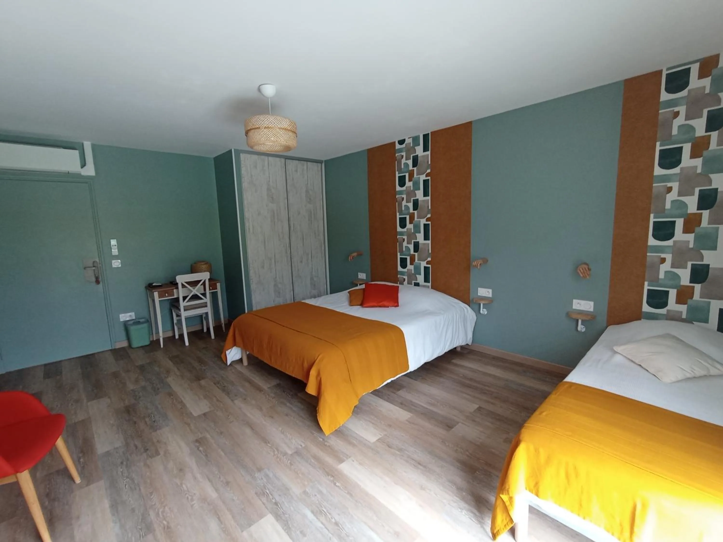 Photo of the whole room, Bed in Chambres et Tables d'hotes " O Doux Matins " aux portes de Chinon