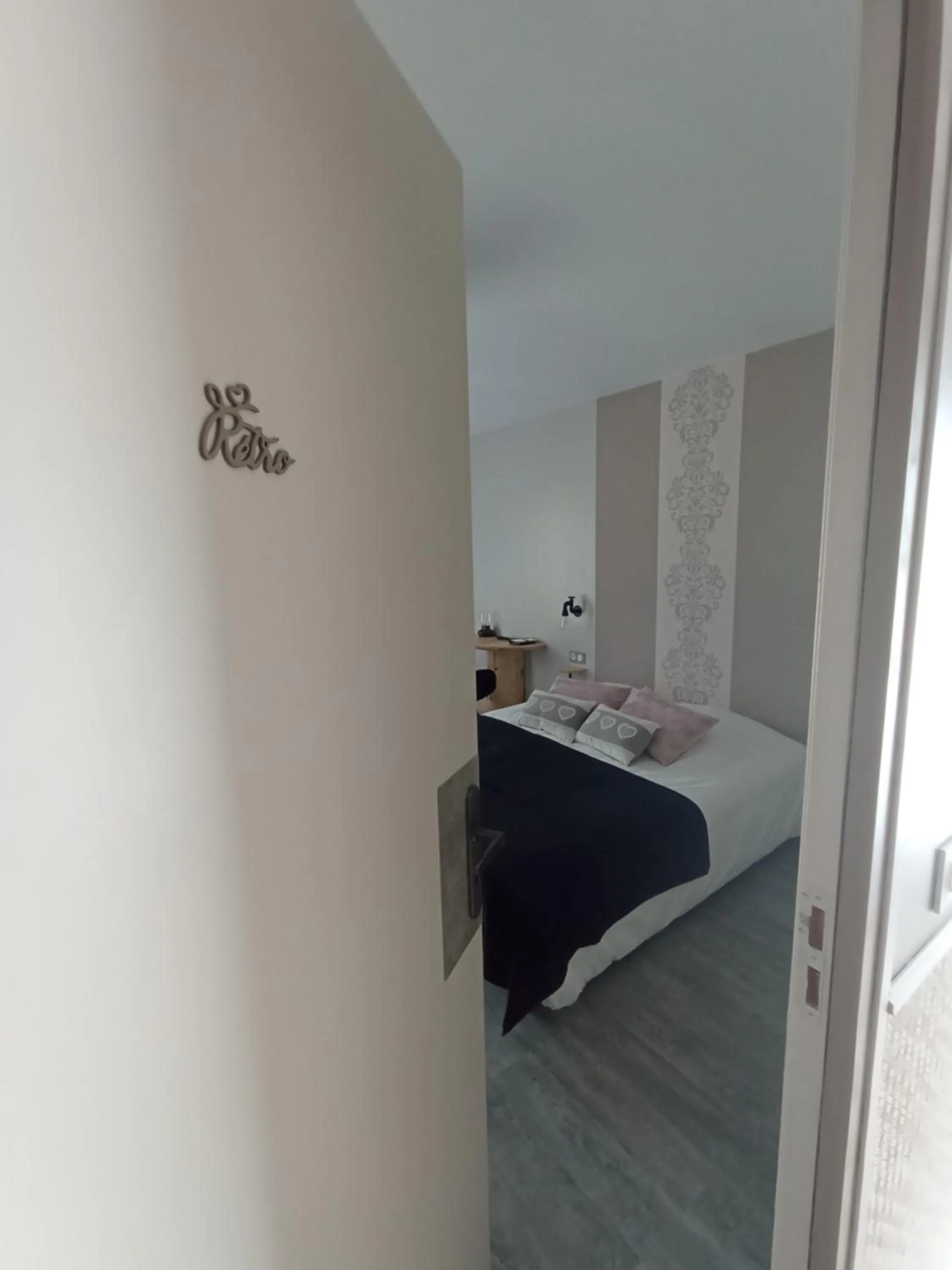 Photo of the whole room, Bed in Chambres et Tables d'hotes " O Doux Matins " aux portes de Chinon