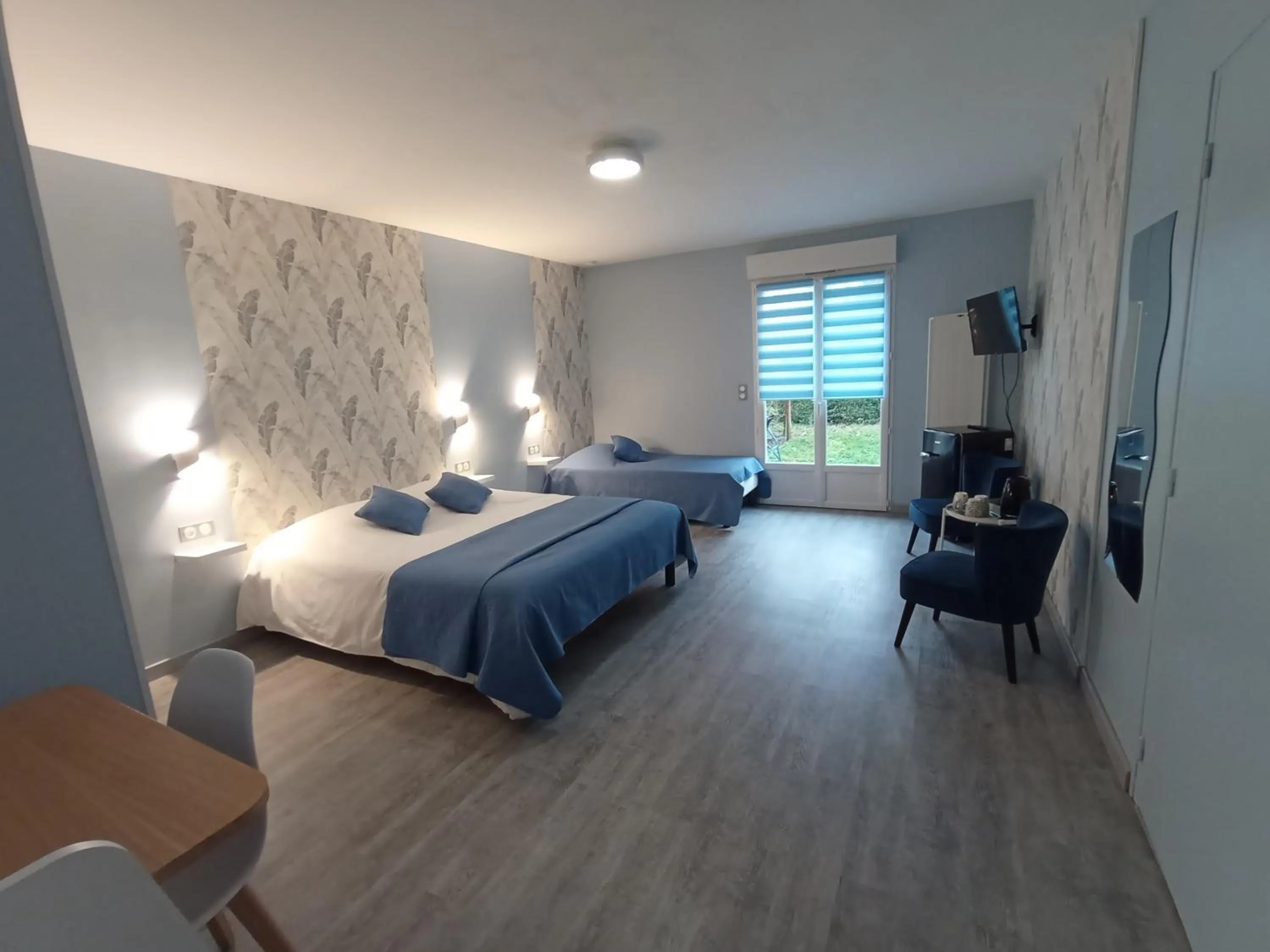 Photo of the whole room, Bed in Chambres et Tables d'hotes " O Doux Matins " aux portes de Chinon