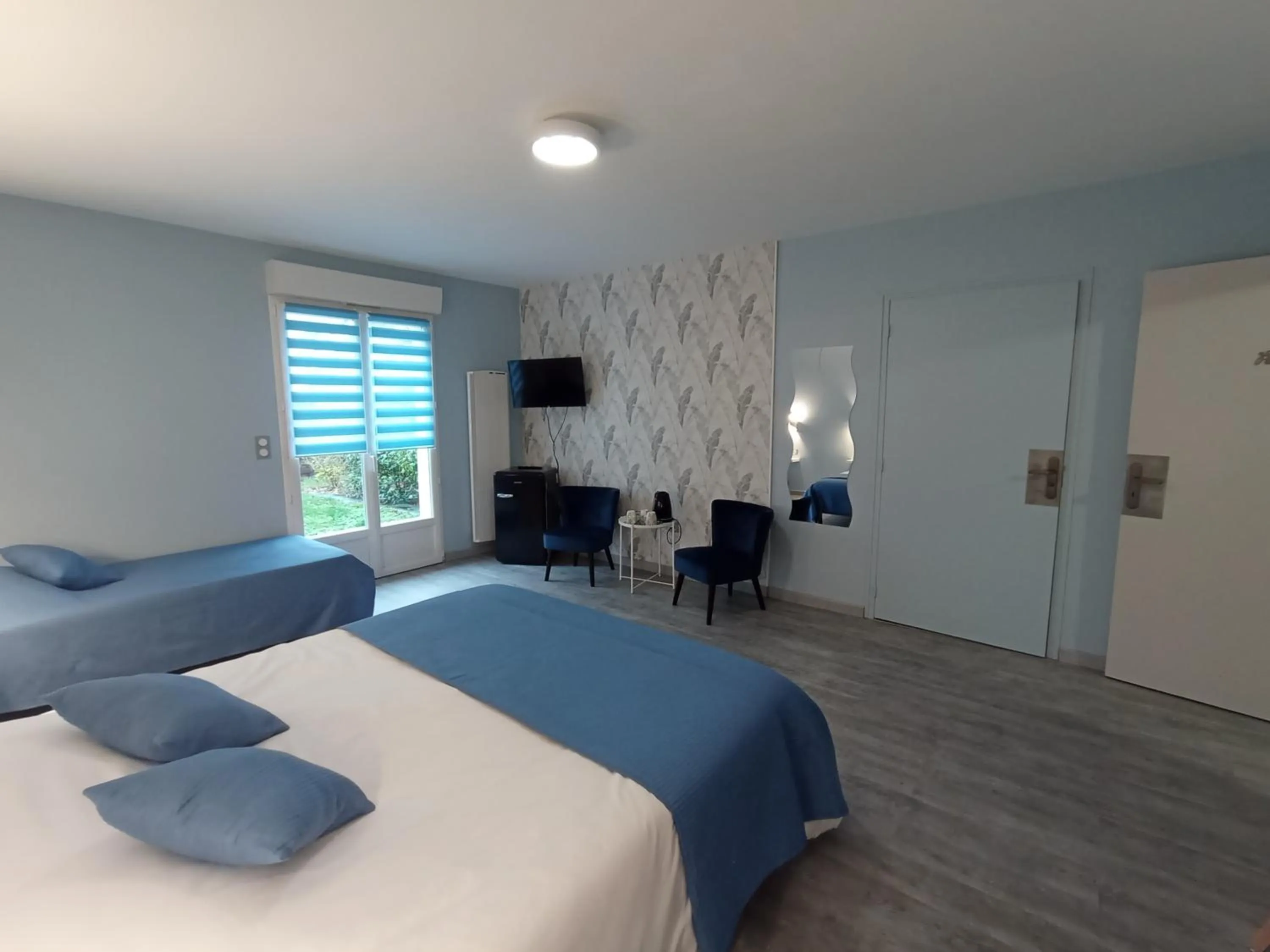 Photo of the whole room, Bed in Chambres et Tables d'hotes " O Doux Matins " aux portes de Chinon