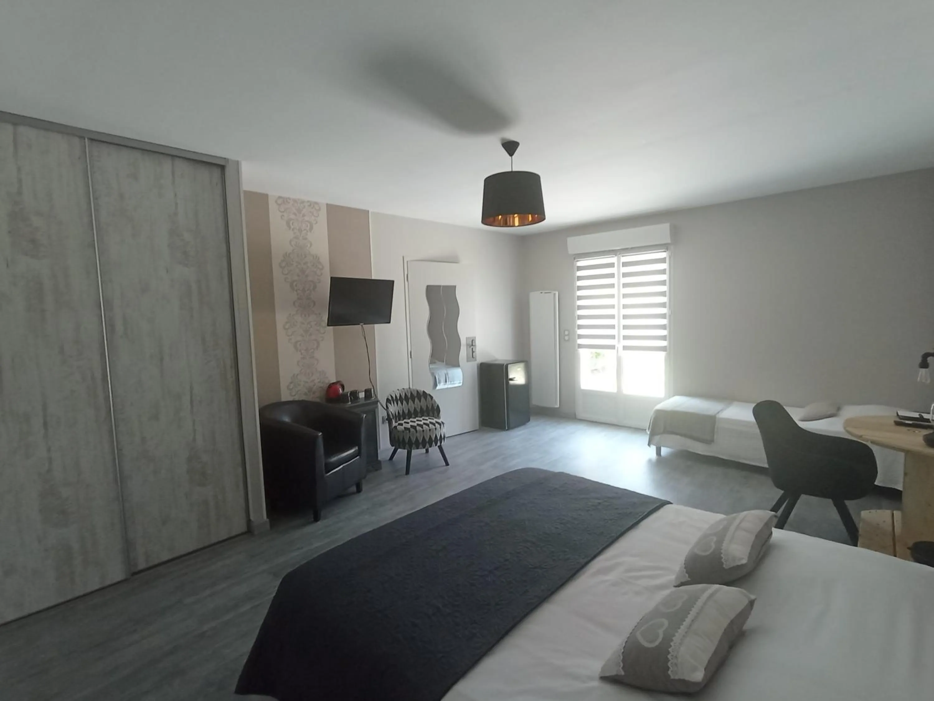 Photo of the whole room, Bed in Chambres et Tables d'hotes " O Doux Matins " aux portes de Chinon