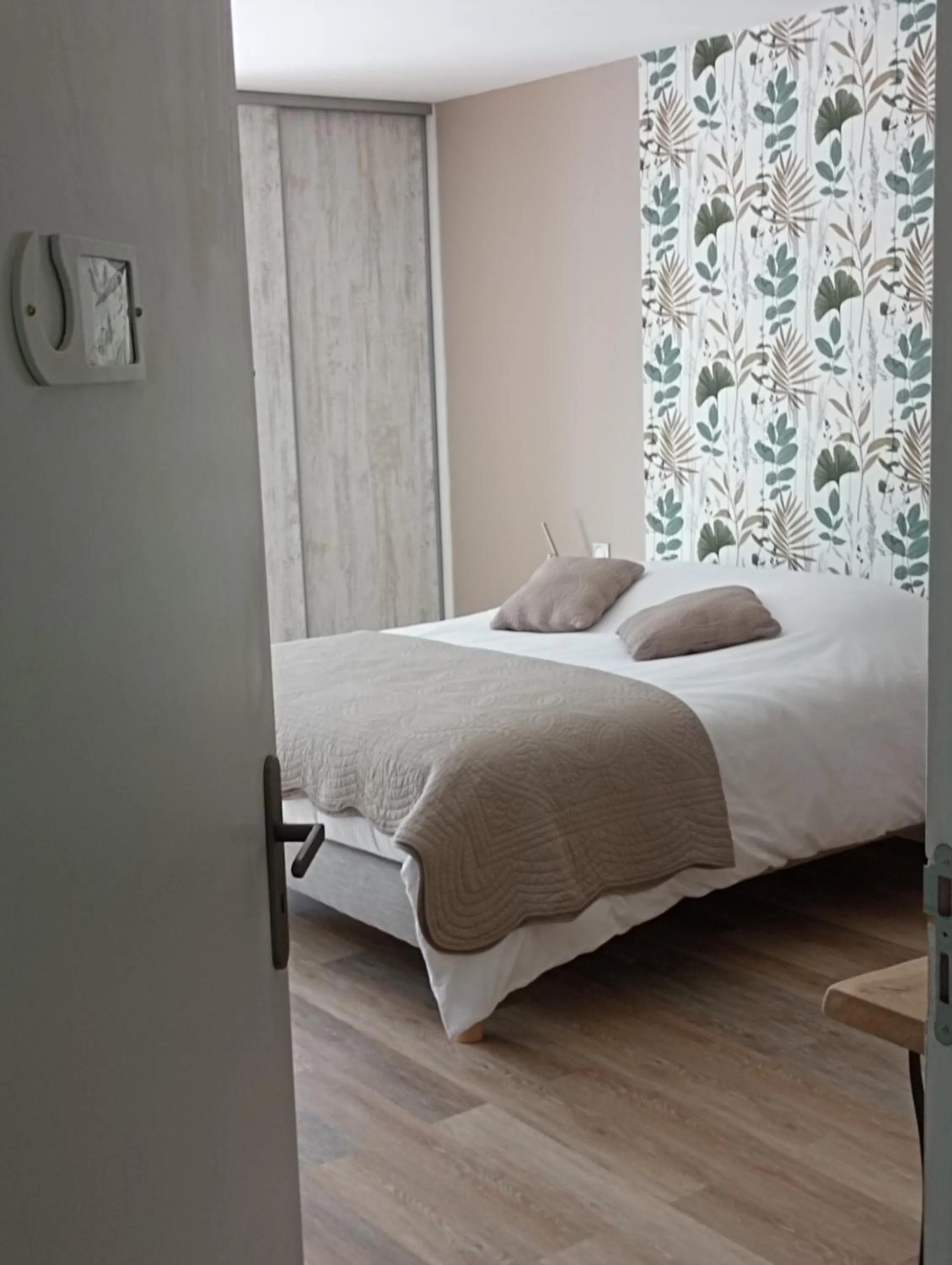 Photo of the whole room, Bed in Chambres et Tables d'hotes " O Doux Matins " aux portes de Chinon