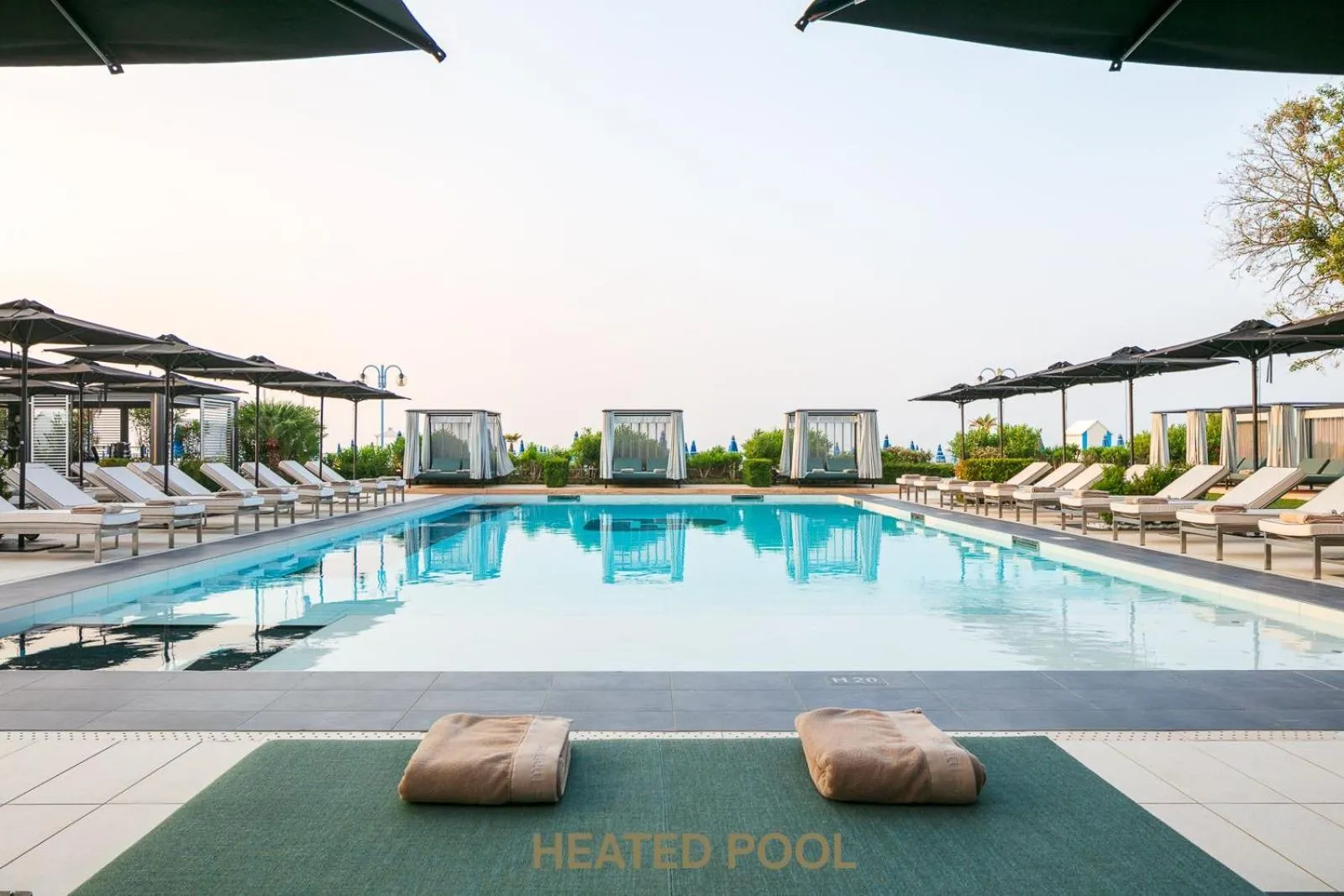 Swimming pool in Hotel Mariver