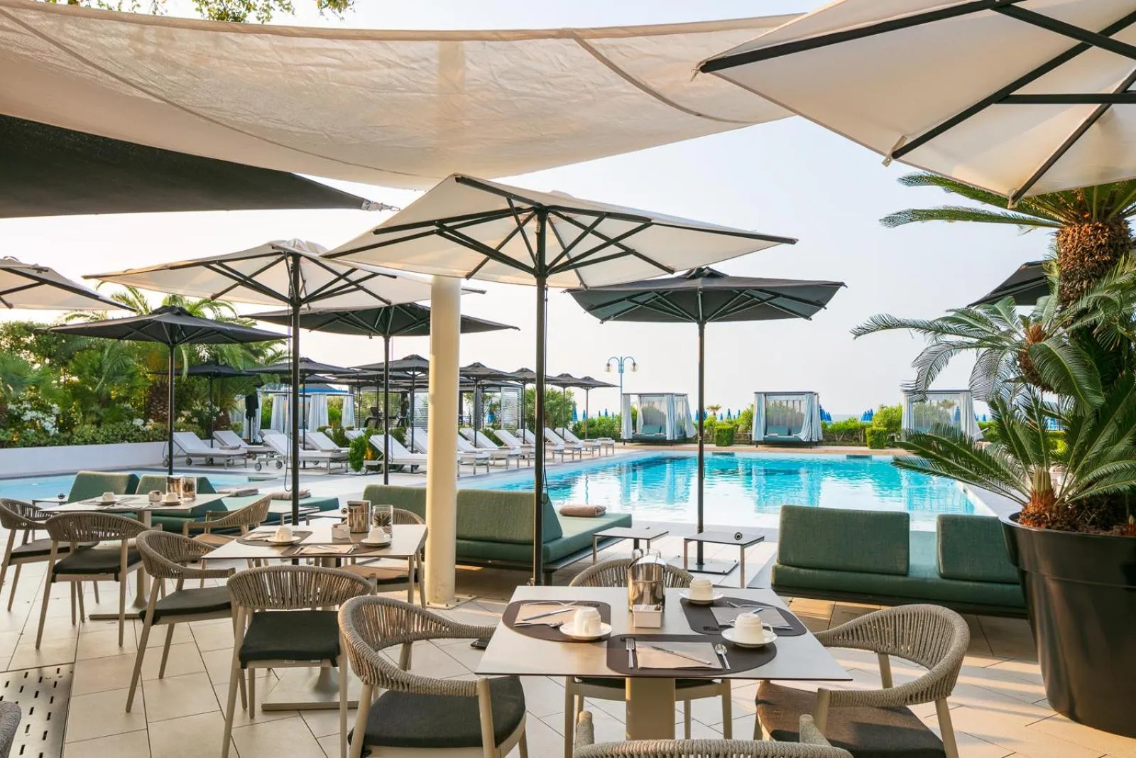 Restaurant/places to eat in Hotel Mariver