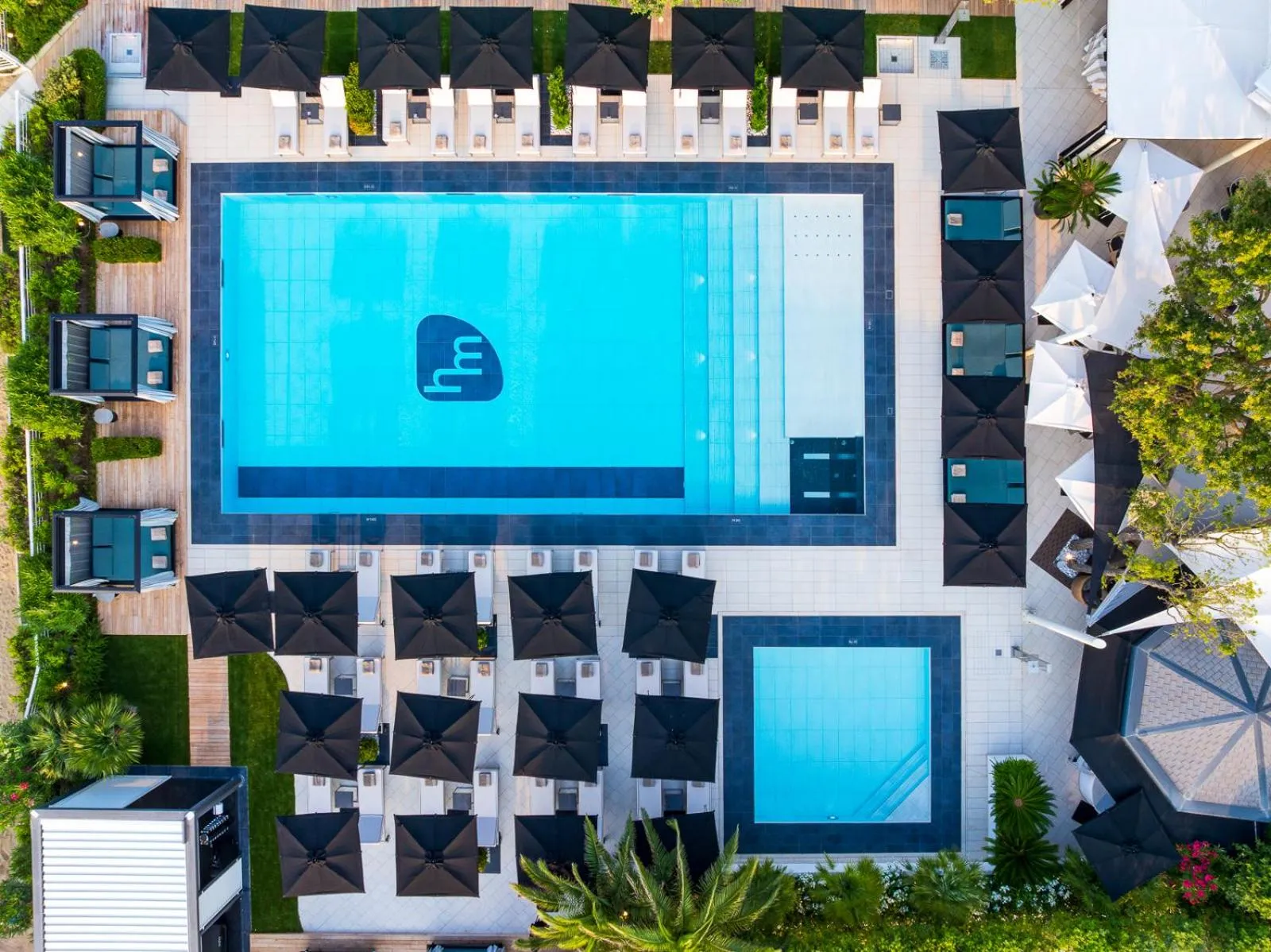 Property building in Hotel Mariver