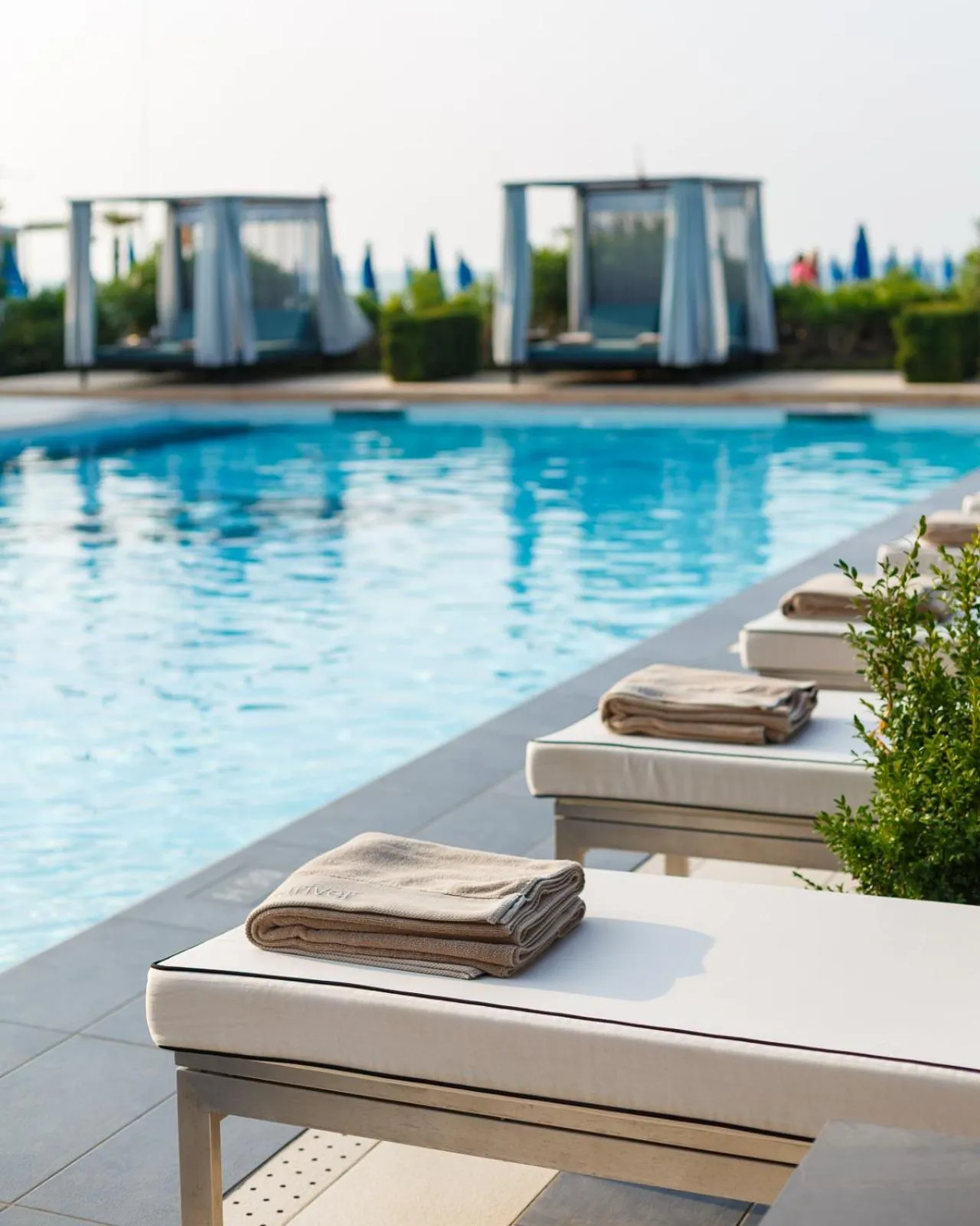 Swimming pool in Hotel Mariver