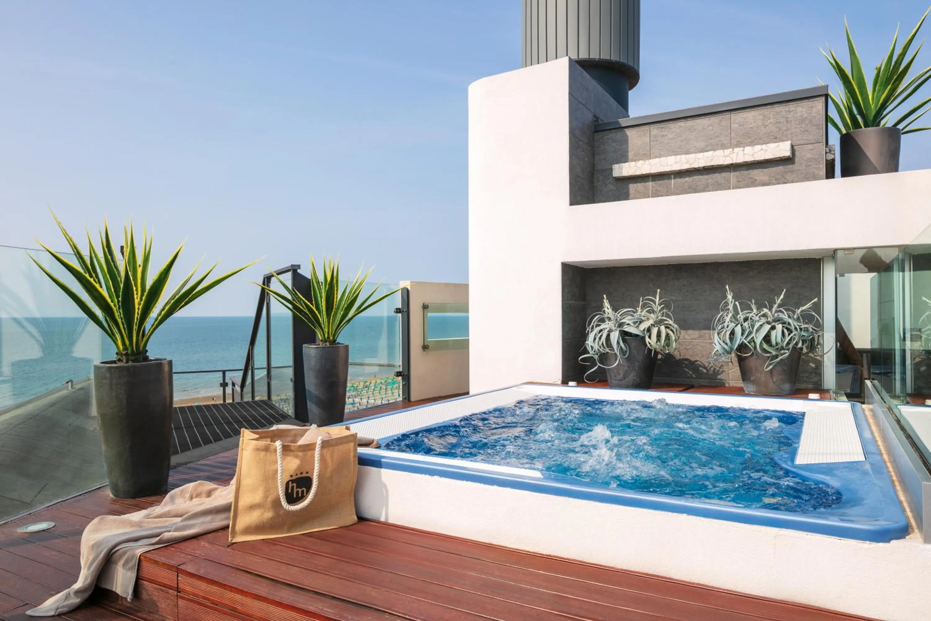 Hot Tub in Hotel Mariver