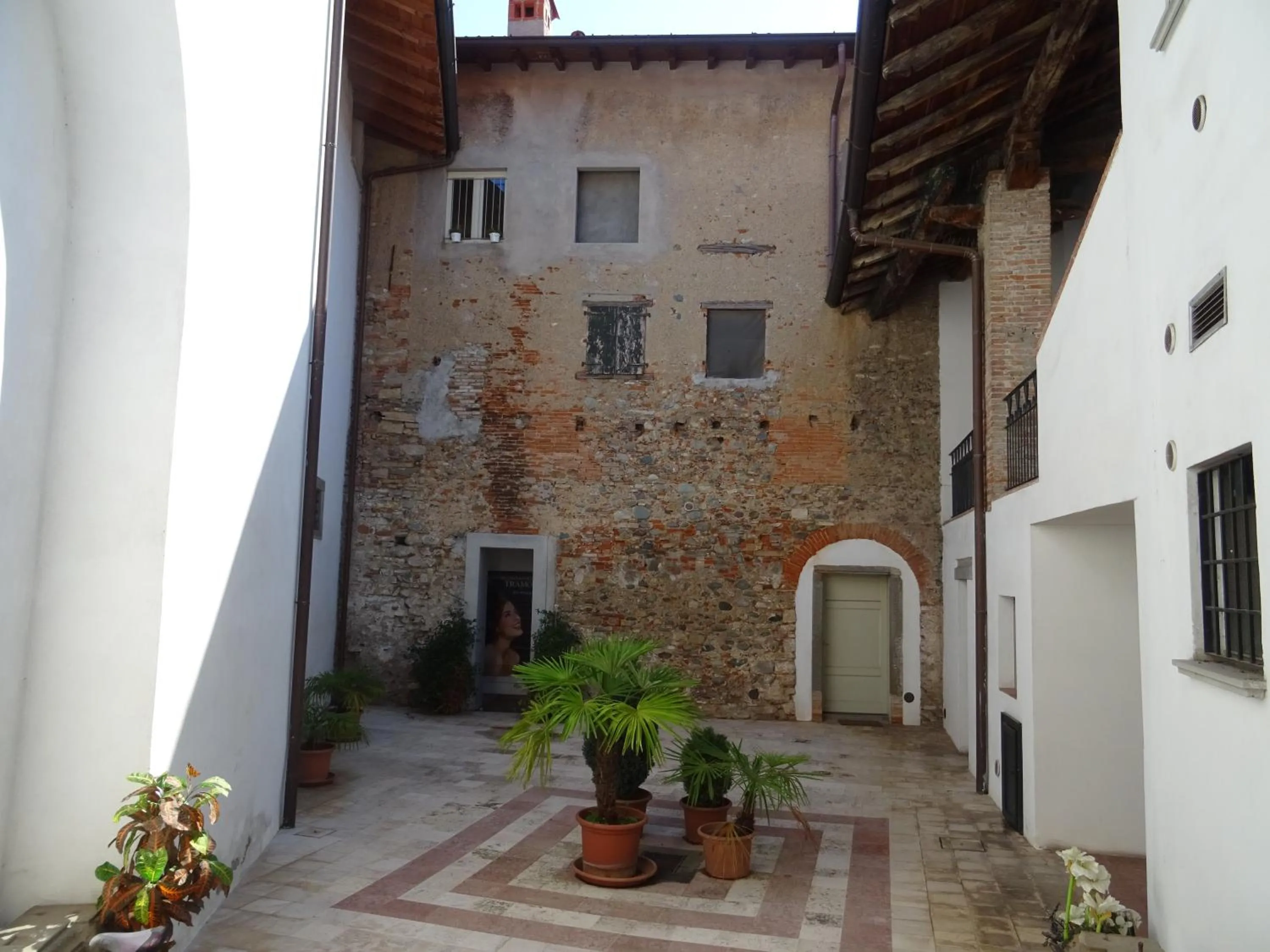 Patio in CharmeRooms Villa Moroni