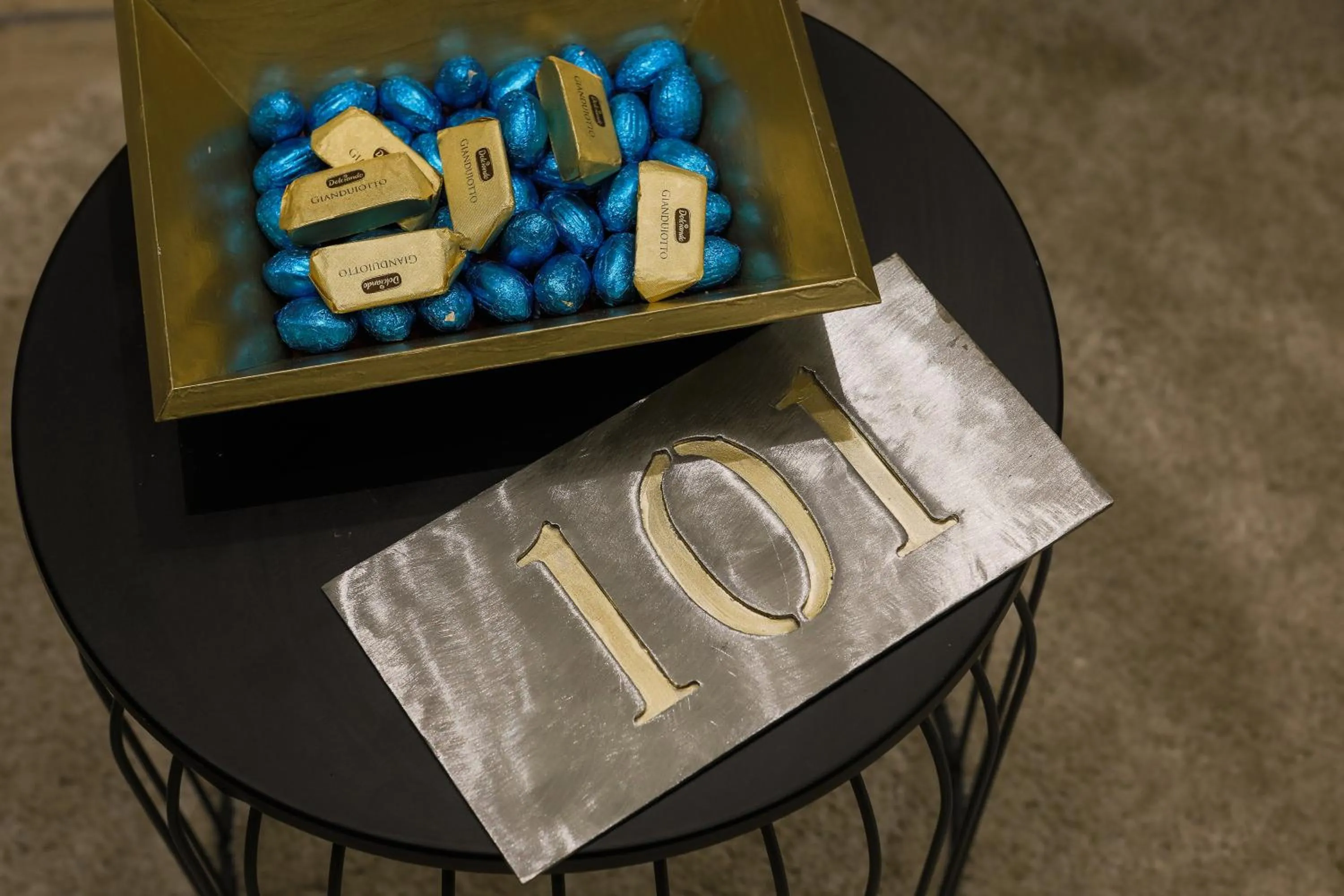 Logo/Certificate/Sign in Pantheon Unique Rooms