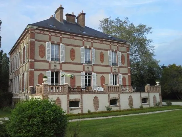 Property building in Château des Bouffards