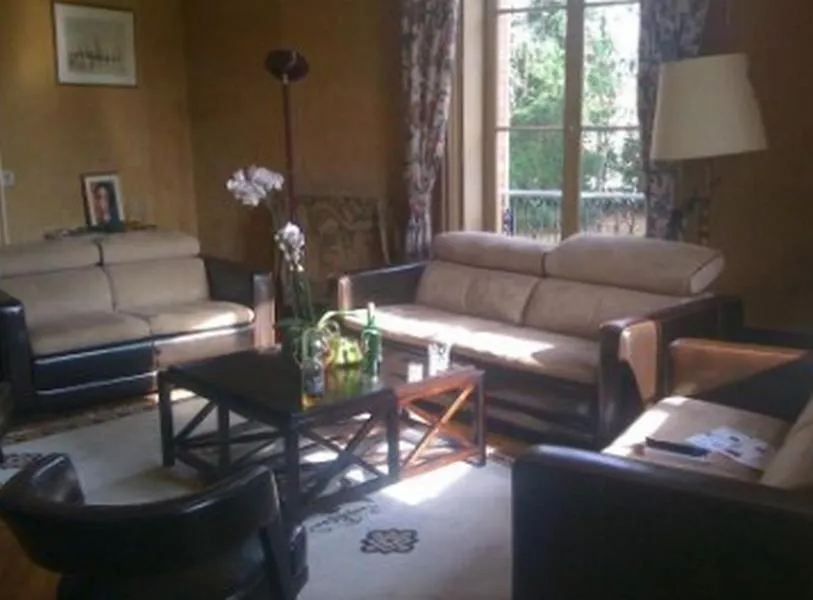 Communal lounge/ TV room in Château des Bouffards