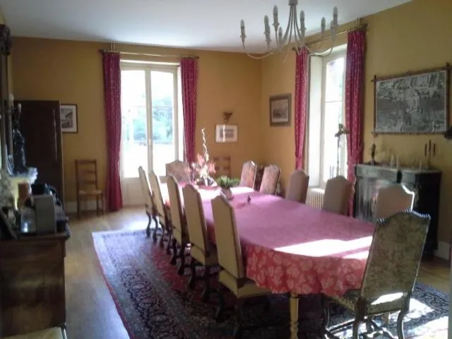 Restaurant/places to eat in Château des Bouffards